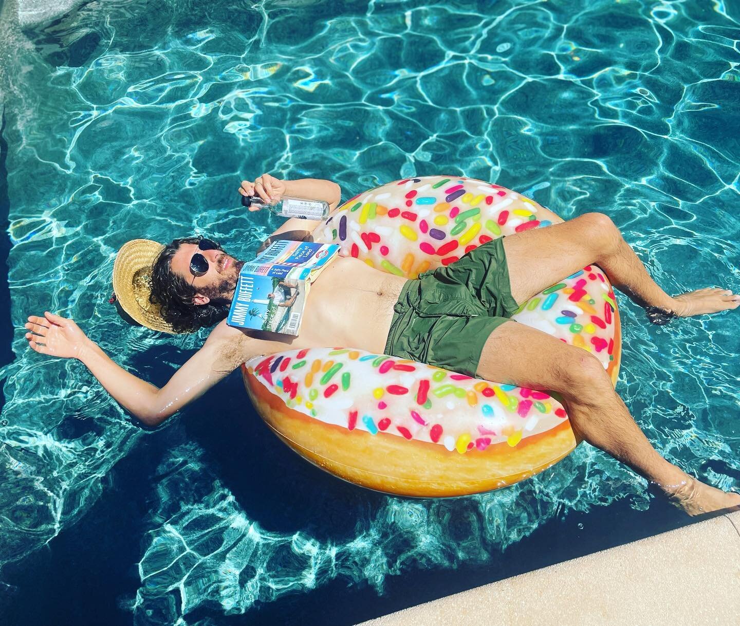 🍩 A donut in paradise 

Creative direction by Isaak.