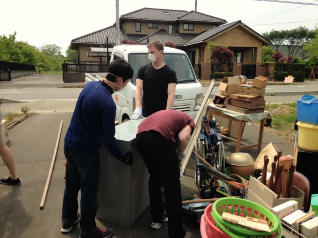 Volunteers from Attuned lending a hand in Tōhoku in 2015