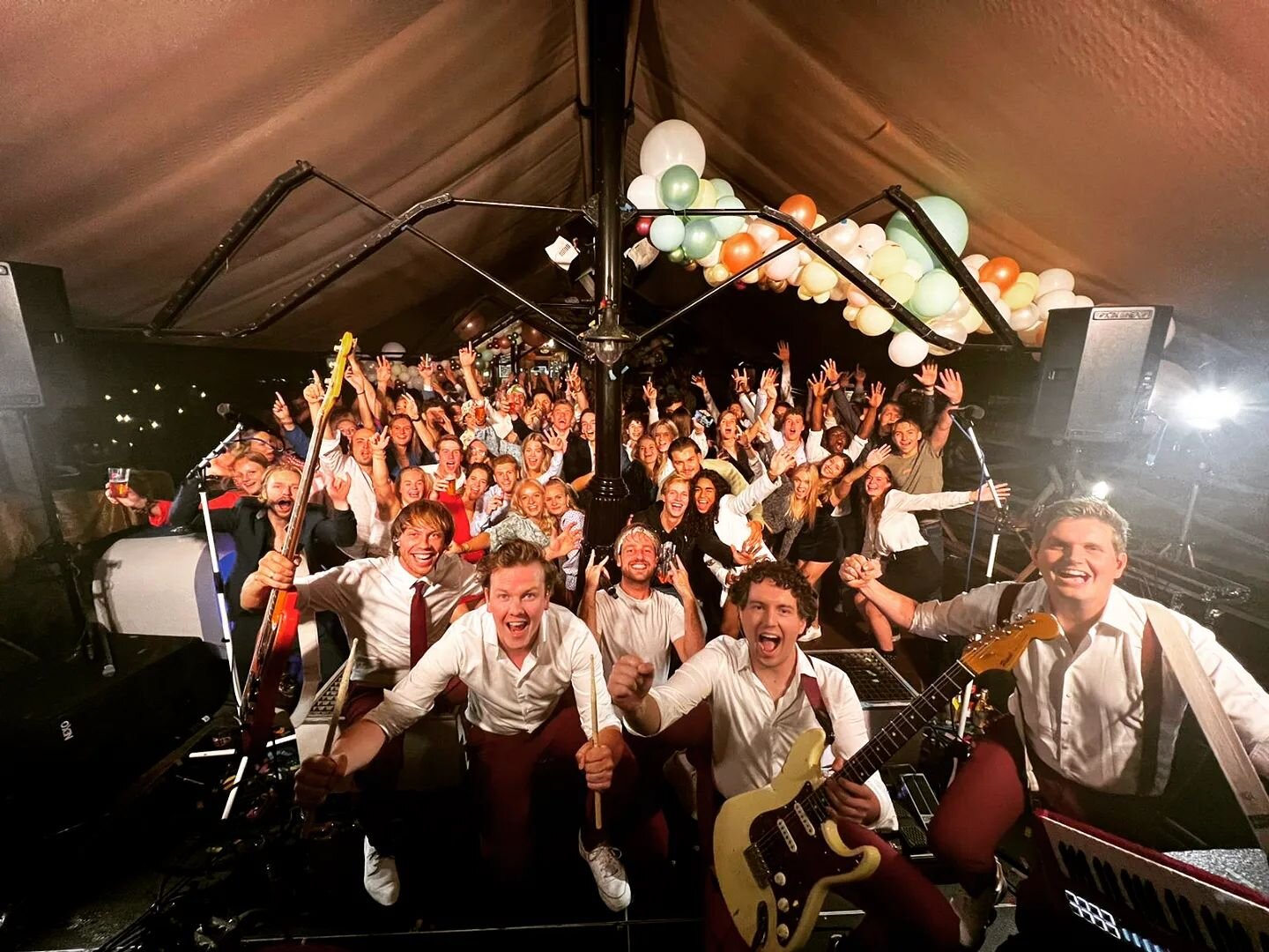 PANNENKOEKEN PARADISE!🥞

Wat een feest gister op het personeelsfeest bij Hans &amp; Grietje, aka &lsquo;s werelds gezelligste pannenkoekenrestaurant met de gekste community onder de werknemers. Het sfeertje... net zo lekker als de pannenkoeken!😏🥳
