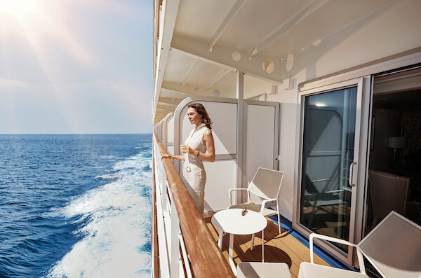 S19_HH_SUITE_COUPLE IN SUITE VERANDA_0322_Test1_Def.jpg