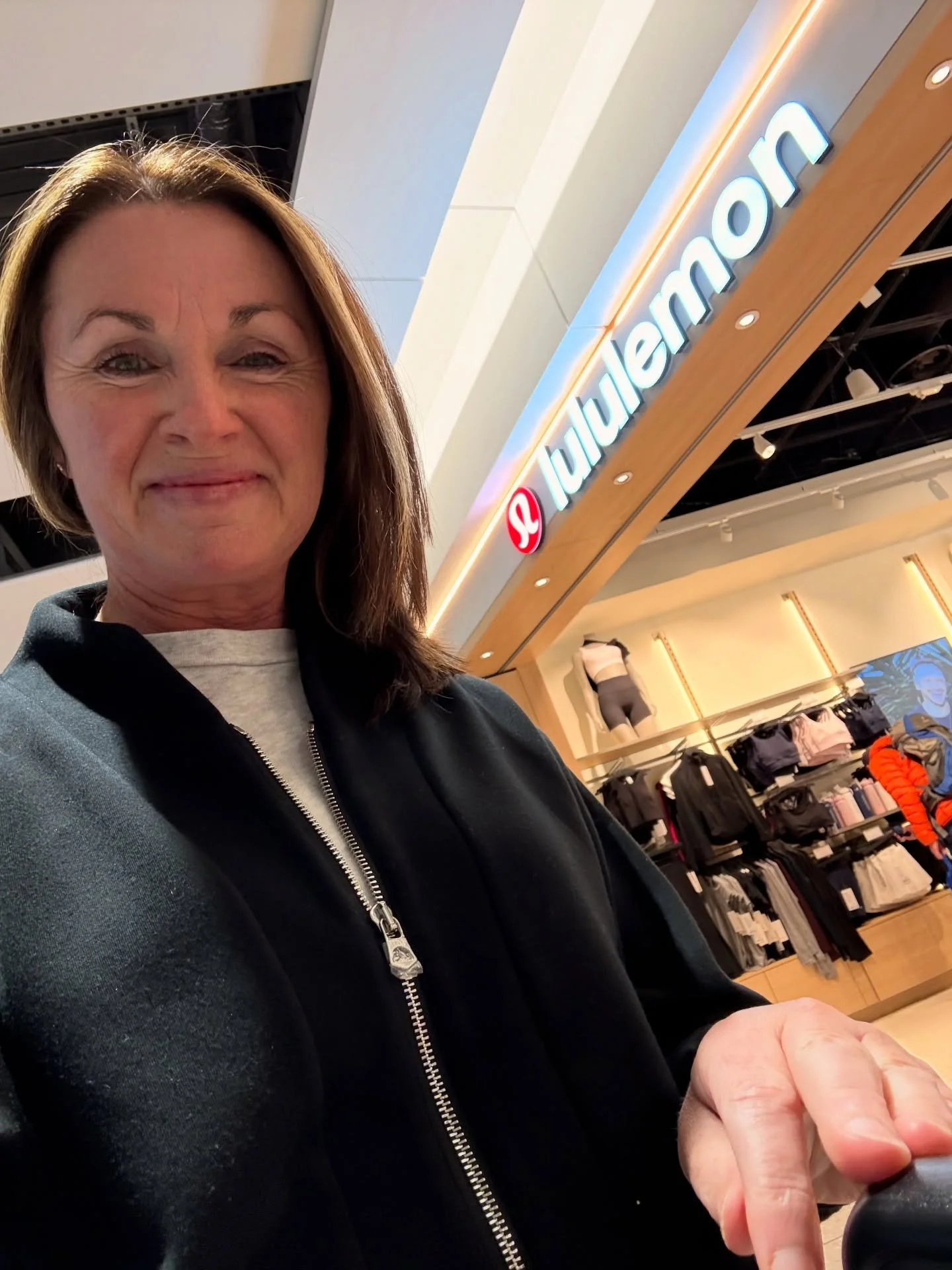 So here we are - the end of our year. Body ready, mind craving a reboot, emotions in need of some soothing and soul longing for nature. Off to South Africa for some well needed down-time 🐬 ☀️