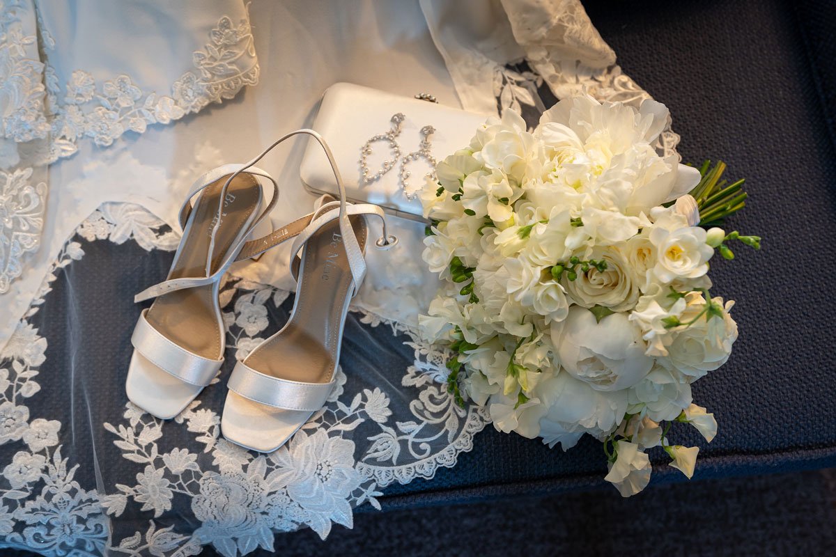 brides-Shoes_and-Bouquet_jewellery.jpg