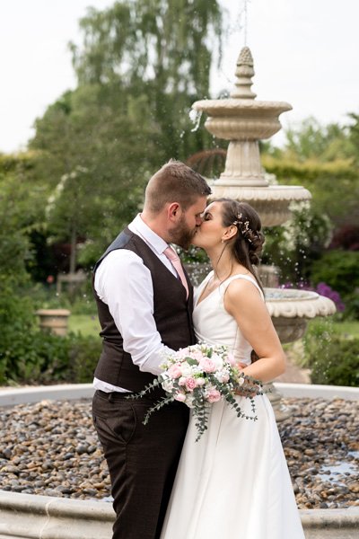 bride_groom_fountain.jpg