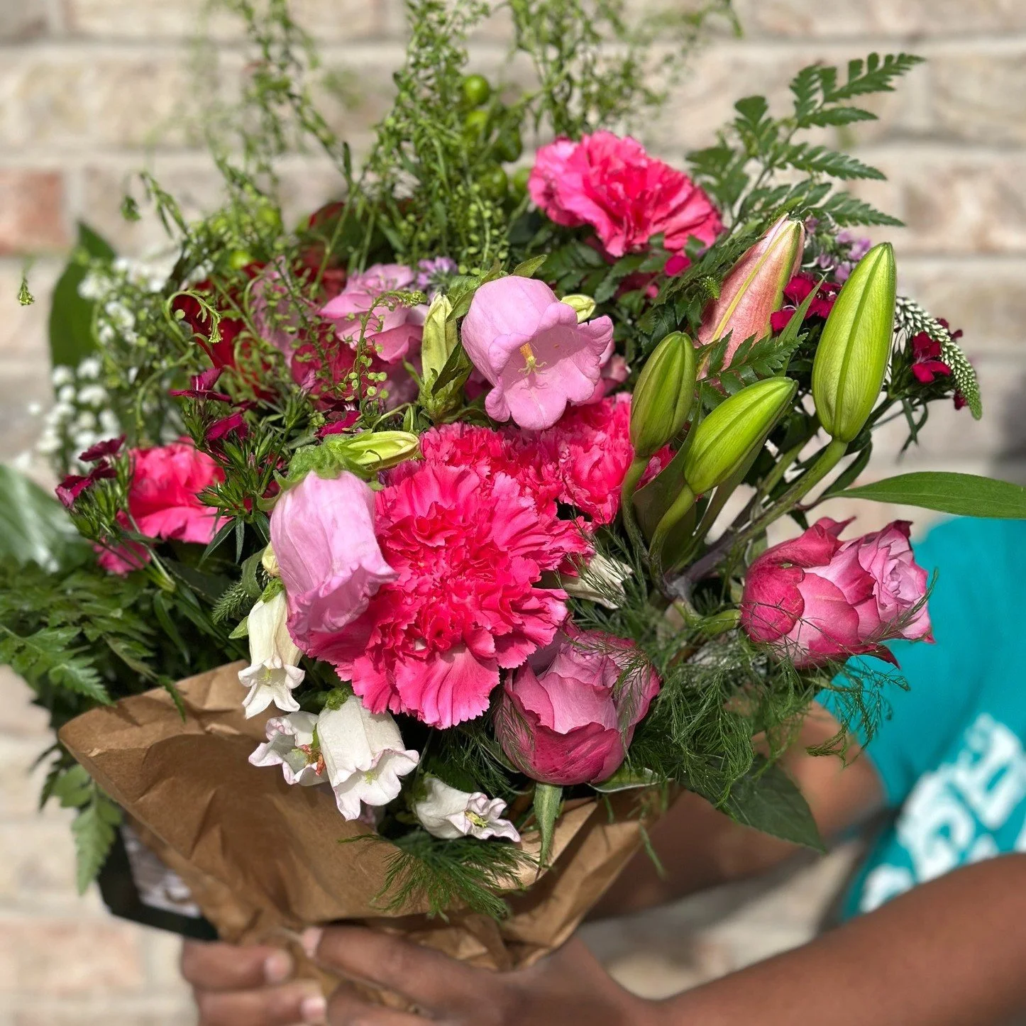 Bloom big this holiday season! 🌸

Treat someone you love (or yourself!) to a 2026 flower subscription or a one-time holiday bouquet*. Each purchase creates meaningful employment for refugees in the Quad Cities and fuels the services families depend 