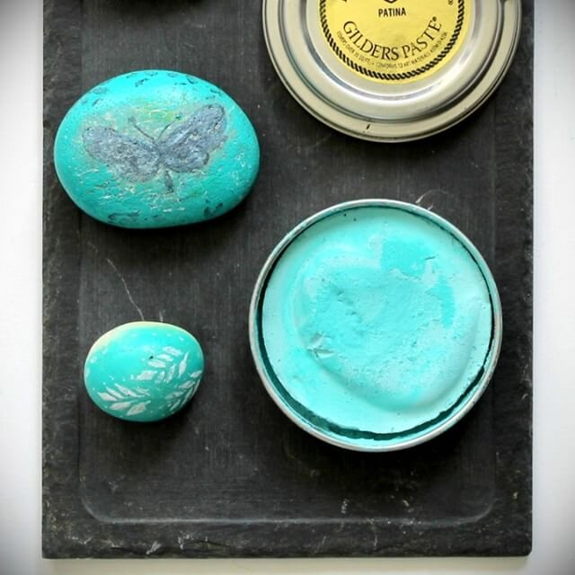 Colouring and polishing stones