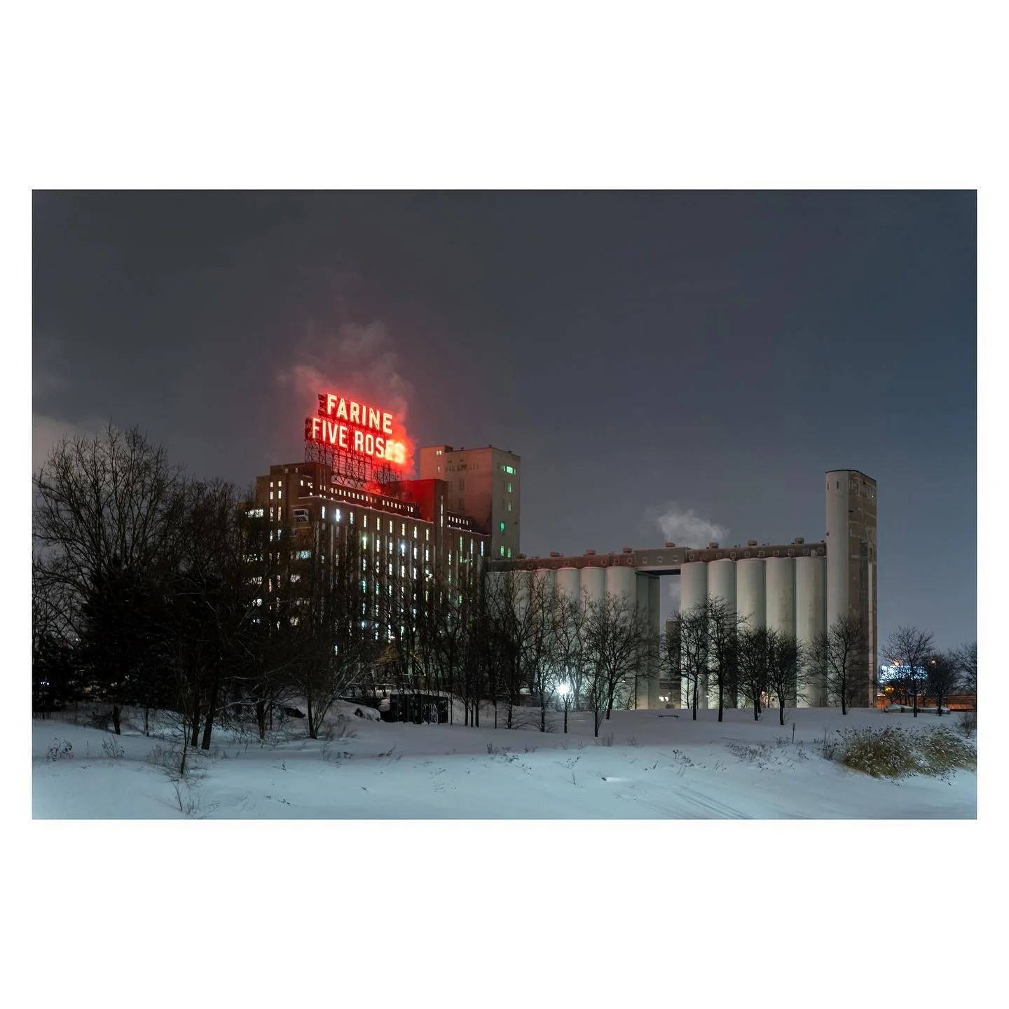 Five Roses - Montreal
&bull;
&bull;
&bull;
&bull;
&bull;
#winter #snow #lights #light #nightphotography #dark #building #red #streetphoto #nighttime #buildings #town #architecturelovers #architexture #factory #urbanphotography #neon #neonlights #trav