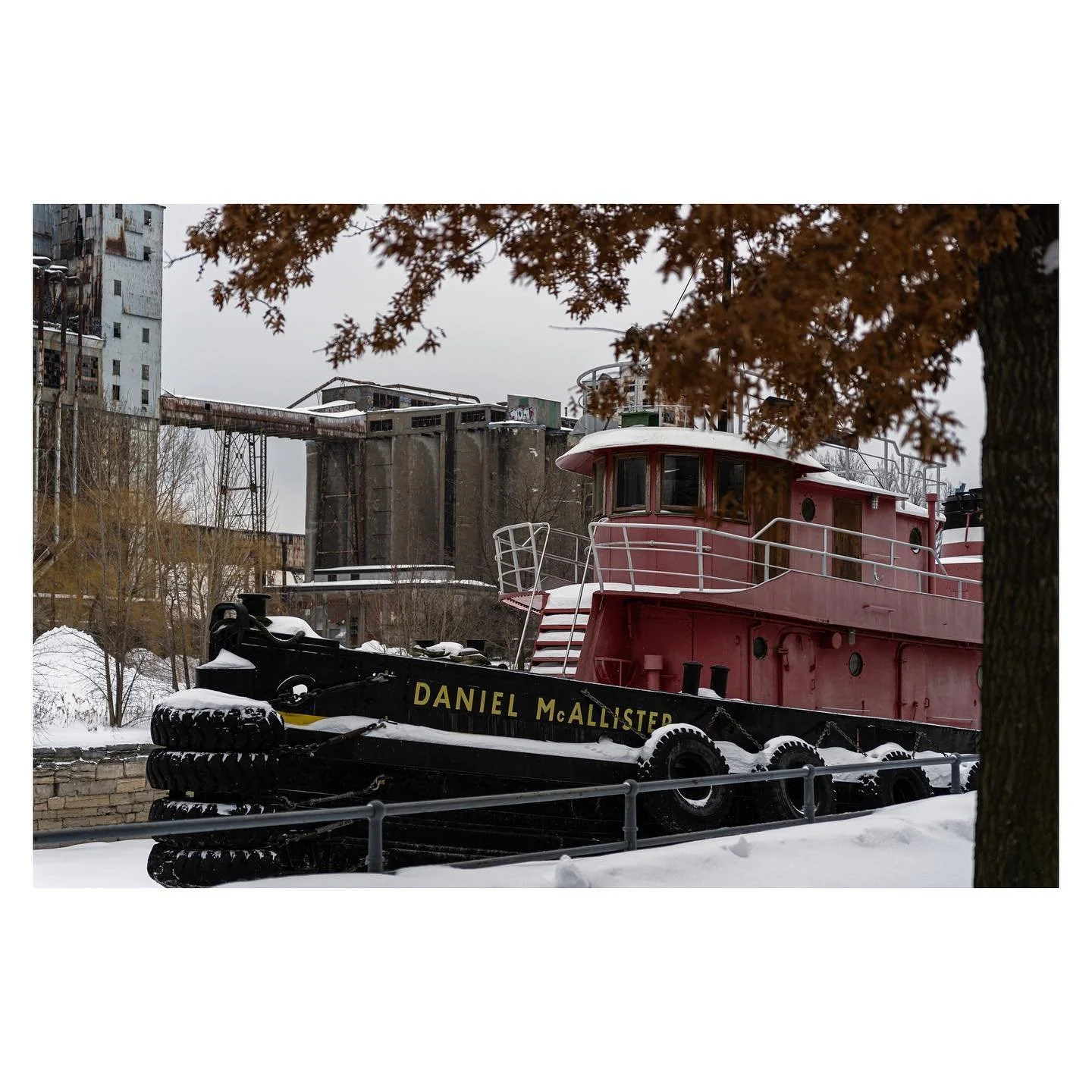 Silo 5 - Montreal Canada
.
.
.
#montreal #architecturephotography #boat #winterwalk #winter #snow #snowyday #urbanarchitecture #factory #streetarchitecture #streetphotography #sonyalpha #captureone #editwithus #lightroom #streetofmontreal #igersarchi