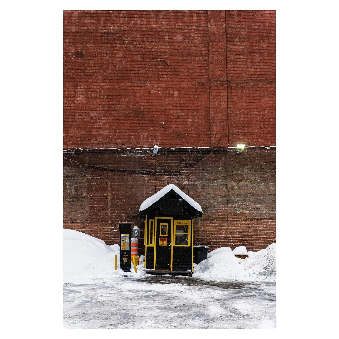 Parking Lot
&bull;
&bull;
&bull;
&bull;
&bull;
#winter #snow #archidaily #cold #minimal #architecturephotography #streetphoto #architect #arquitetura #wall #montreal #travel #parking #sony #sonyalpha #a7iii #lightroomedit #adobelightroom #igersarchit