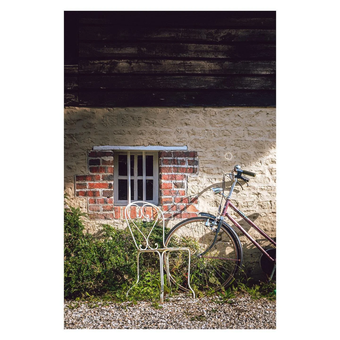 Cottage Mood
&bull;
&bull;
&bull;
&bull;
#countryside #rural #countrylife #country #fields #countryliving #country_features #ig_countryside #rural_love #barn #cows #cottage #cottagelife #cottagestyle #frenchcountryside #igersfrance🇫🇷 #holidaysinfra