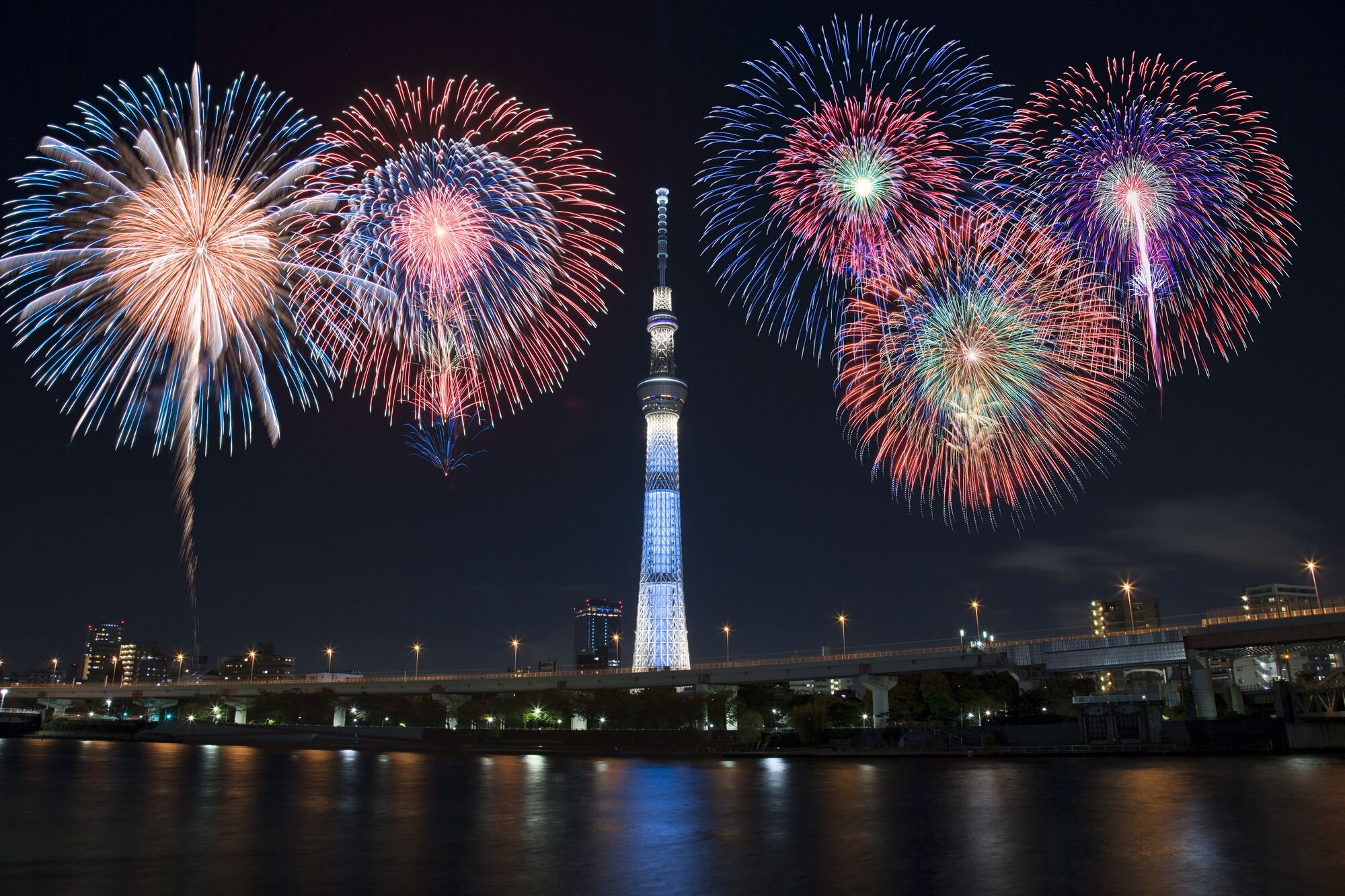 tokyo-things-to-do-sumida-river-fireworks.jpeg