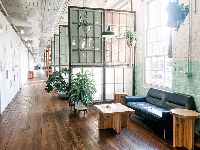 Talk about dreamy atmosphere 😍⠀
⠀
My productivity skyrockets when I&rsquo;m working from beautiful spaces (with a caffeine boost when needed). I&rsquo;ve been eagerly waiting for the new food hall in Charlotte to open and @optimisthallclt did not di