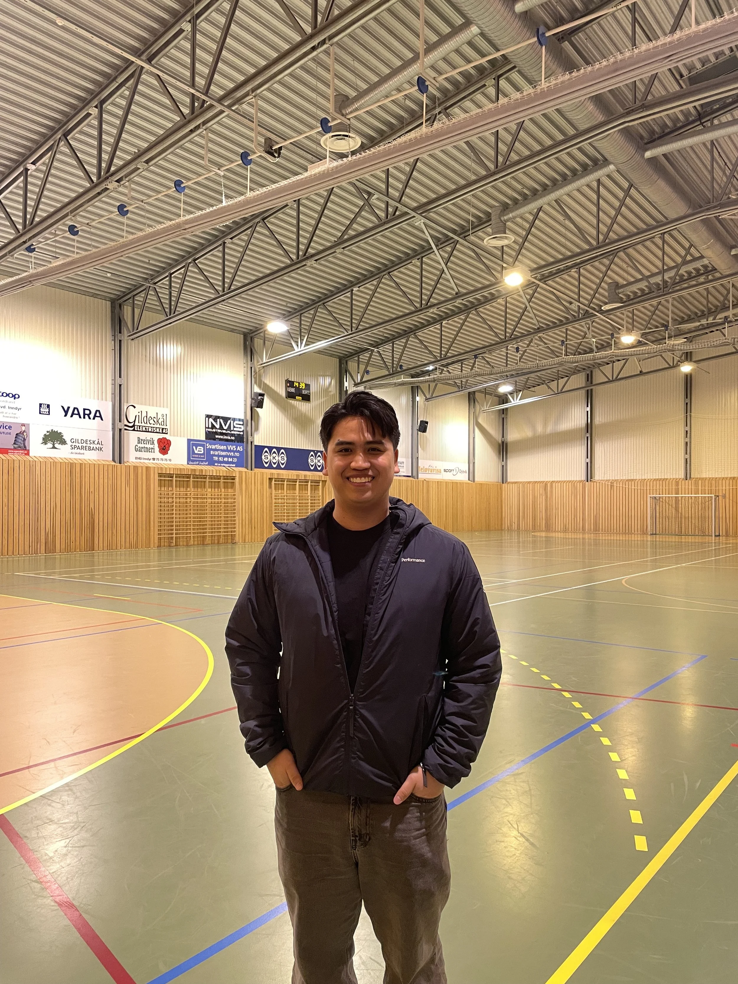 Tobias (25) er lektor i kroppsøving og idrettsfag på Inndyr skole