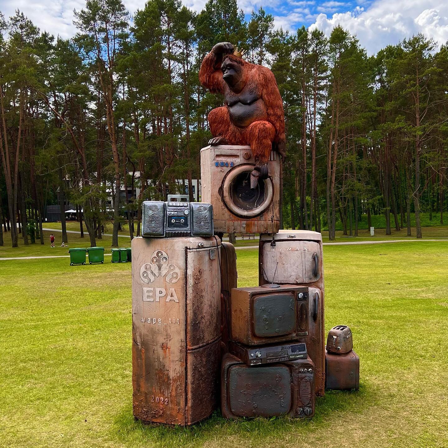 #ape_tit by Martynas Gaubas 👨&zwj;🎨 🇱🇹 

&ldquo;According to the United Nations, electronic waste is recognised as the fastest growing waste category&hellip; We often sit like monkeys on some kind of throne we have created, as if we are clinging 