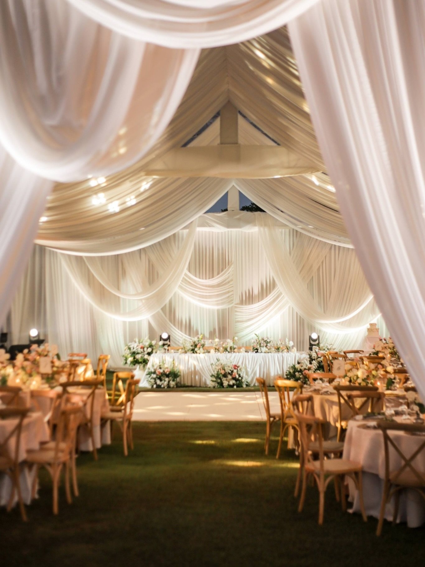 Some weddings do not need many words.
Just soft drapery, candlelight, thoughtful blooms, and a kind of love that fills the space so effortlessly.

Alaina and Caolan, you are beautiful.

Planner: @blissunlimited 
Styling: @firstof_april 
Venue: @shang