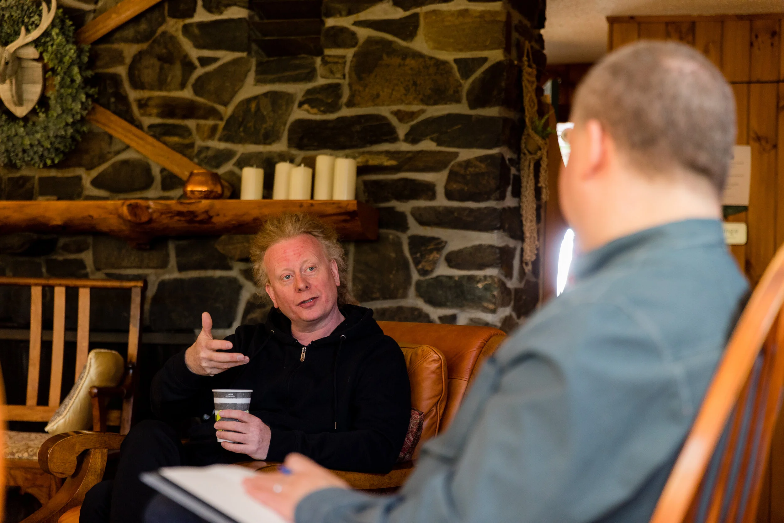 David Pope mentoring at a 2018 Writers’ Retreat.