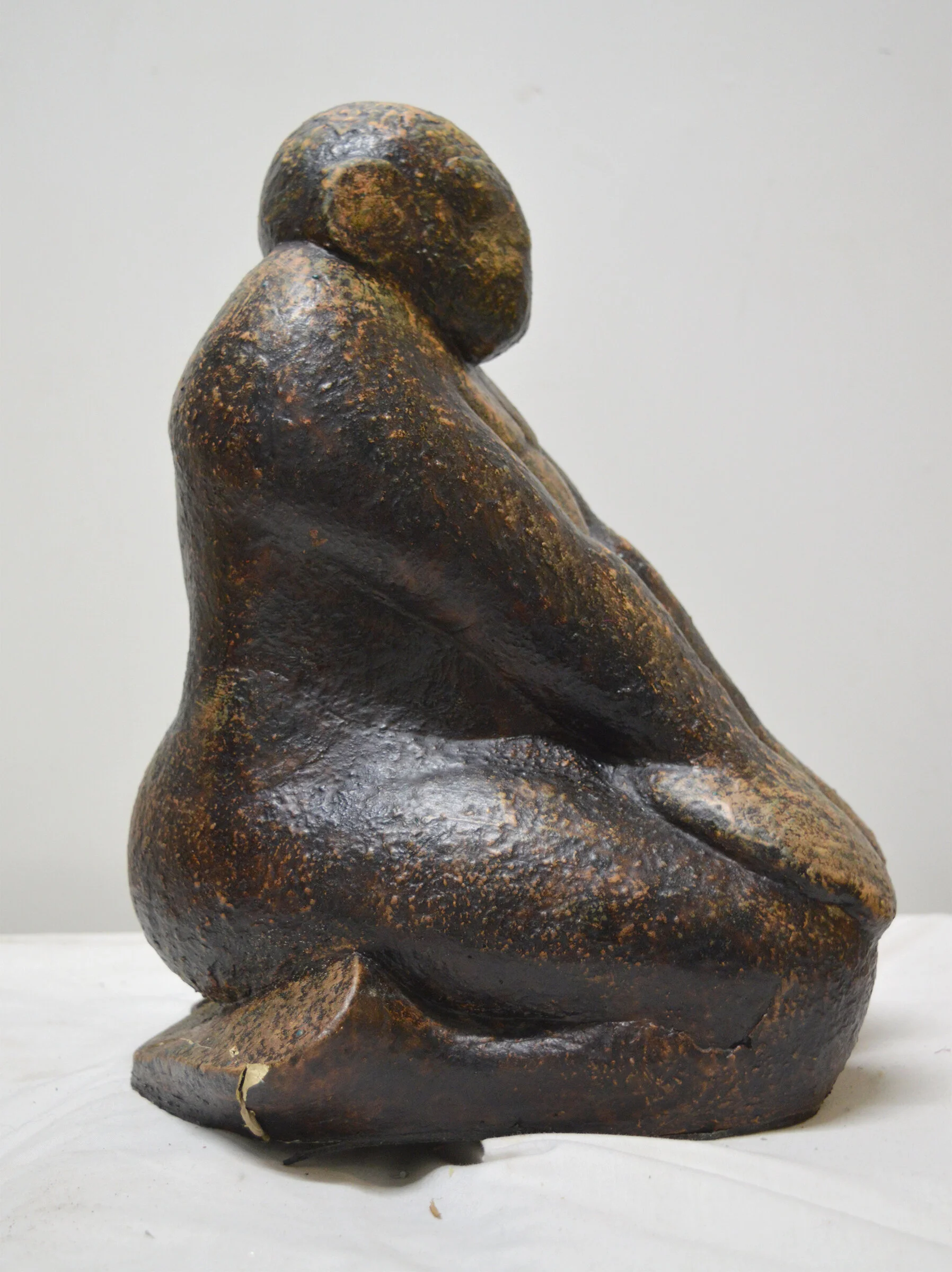 Dark_kneelingFigure04.jpeg
