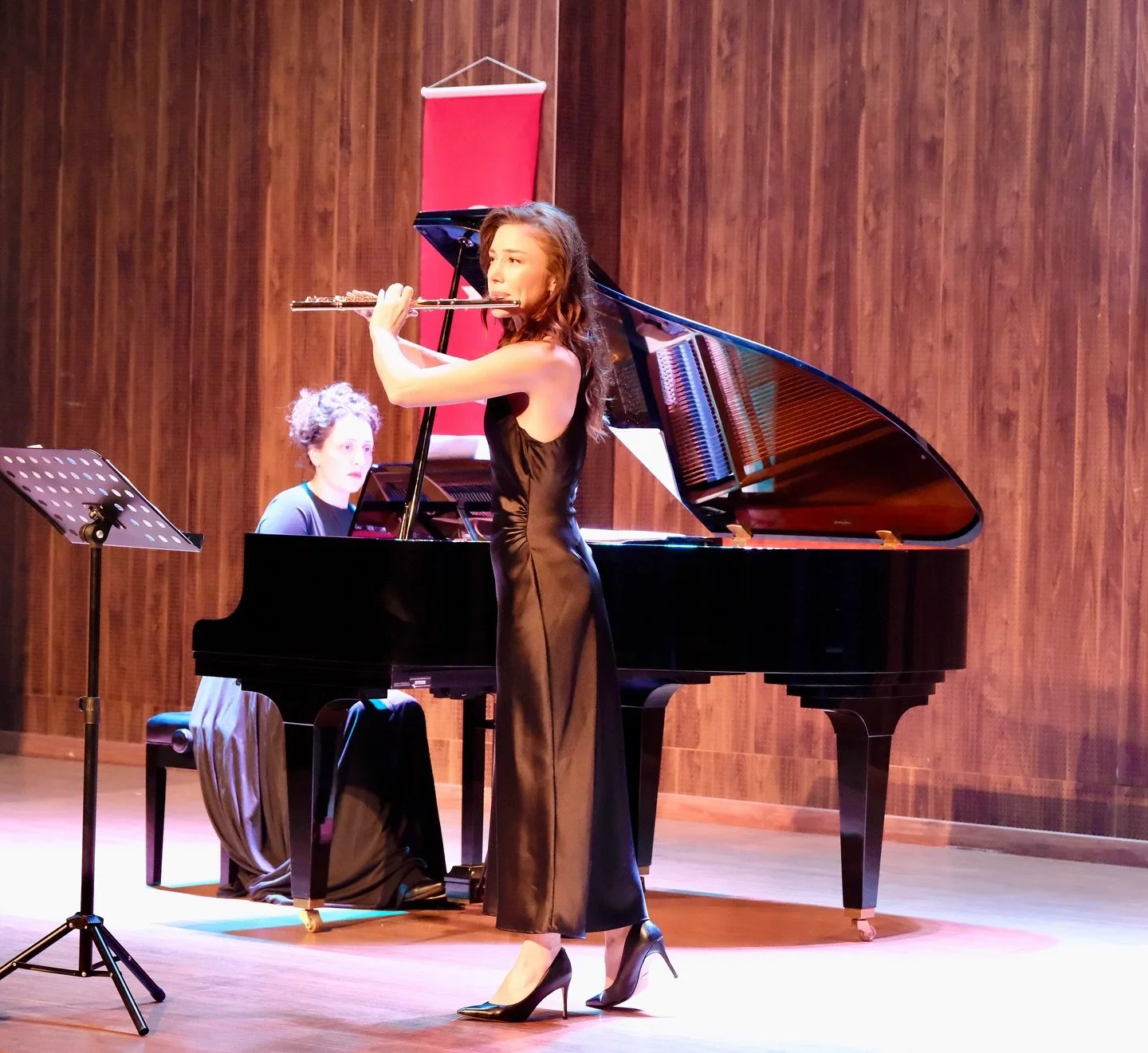 &Ccedil;anakkale Onsekiz Mart &Uuml;niversitesi&rsquo;nin davetiyle, 3&ndash;4 Ekim tarihlerinde Turhan Mildon K&uuml;lt&uuml;r ve Sanat Merkezi&rsquo;nde ger&ccedil;ekleştirdiğimiz fl&uuml;t&ndash;piyano resitalinde, &Ccedil;anakkale&rsquo;deki m&uu