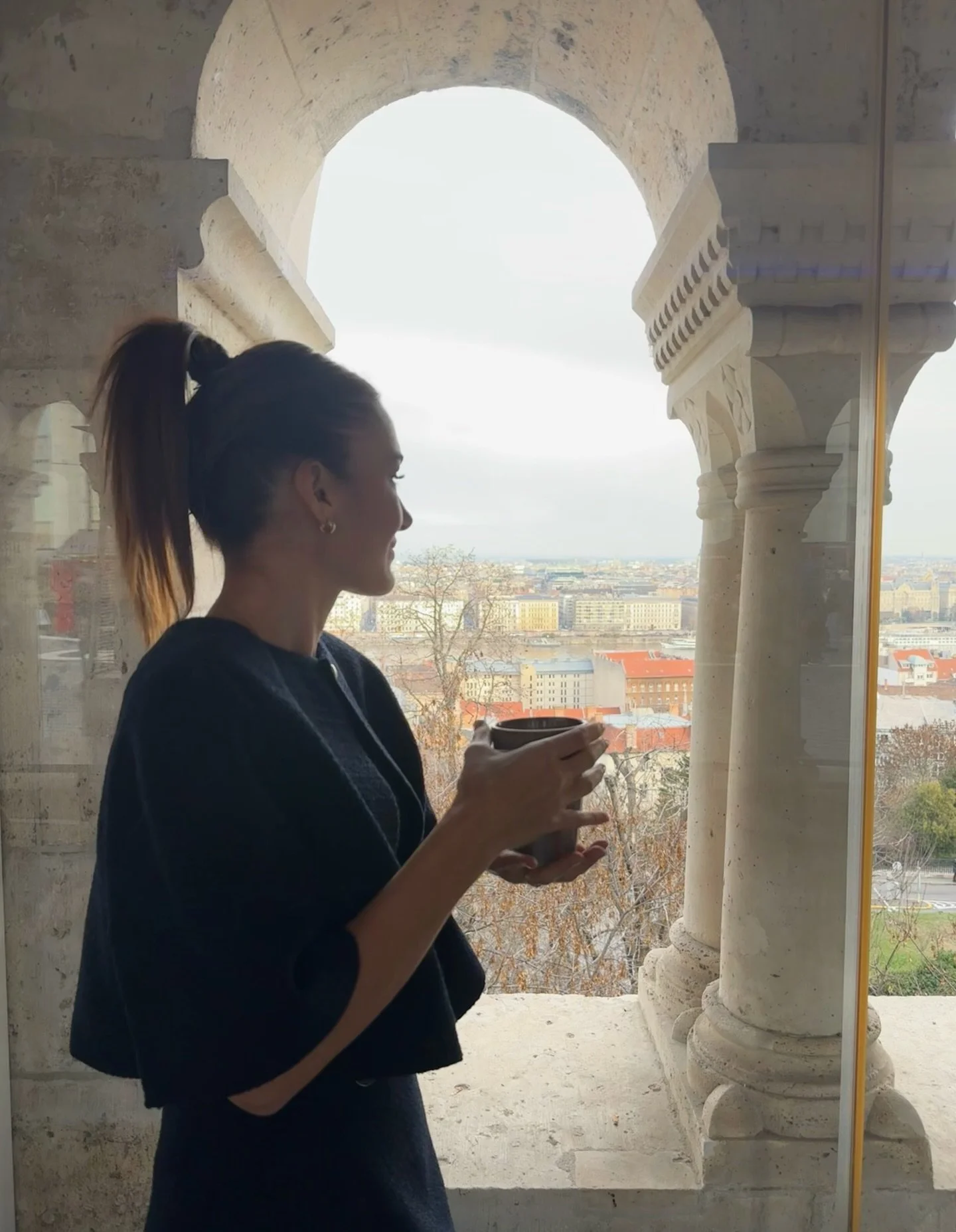 Budapeşte&rsquo;de k&uuml;lt&uuml;r ve sanata verilen değer, şehrin sadece ge&ccedil;mişinde değil, bug&uuml;nk&uuml; yaşamında da hemen hissediliyor.
K&uuml;lt&uuml;rel miraslarını korurken bunu g&uuml;nl&uuml;k hayatlarında b&ouml;ylesine g&uuml;ze