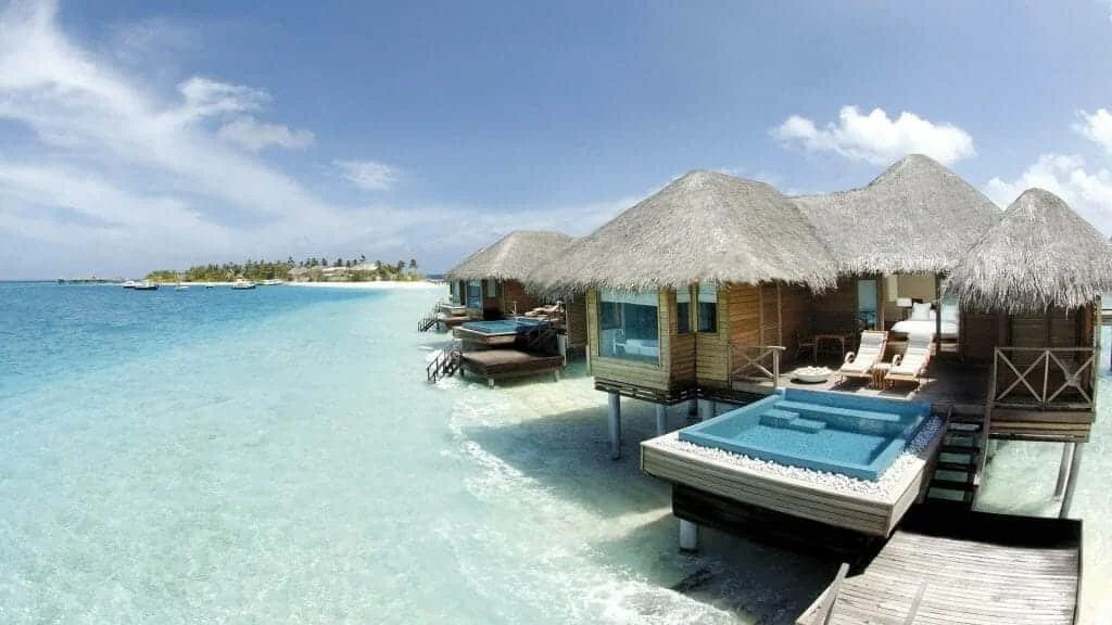 bungalow-huvafen-fushi-maldives_1-1024x576.jpg