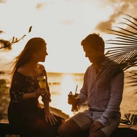 tranquilseas-couple-during-sunset-468x468.jpg