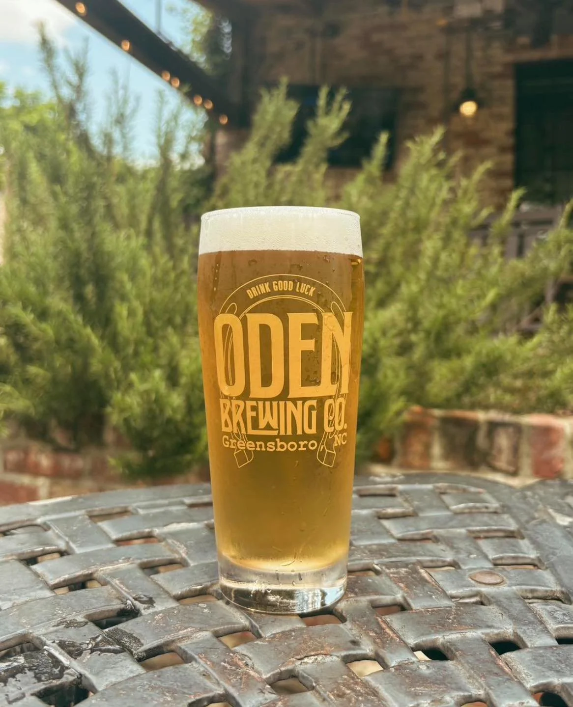 Sunday done right 🍻 A cold beer, $6 mimosas, and Open Mic with @bryantoney from 6&ndash;9 🎤

Come close out the weekend with us, we&rsquo;ll save you a seat. ✨

Food Truck: Send It Sammies 12-8 @senditsammies