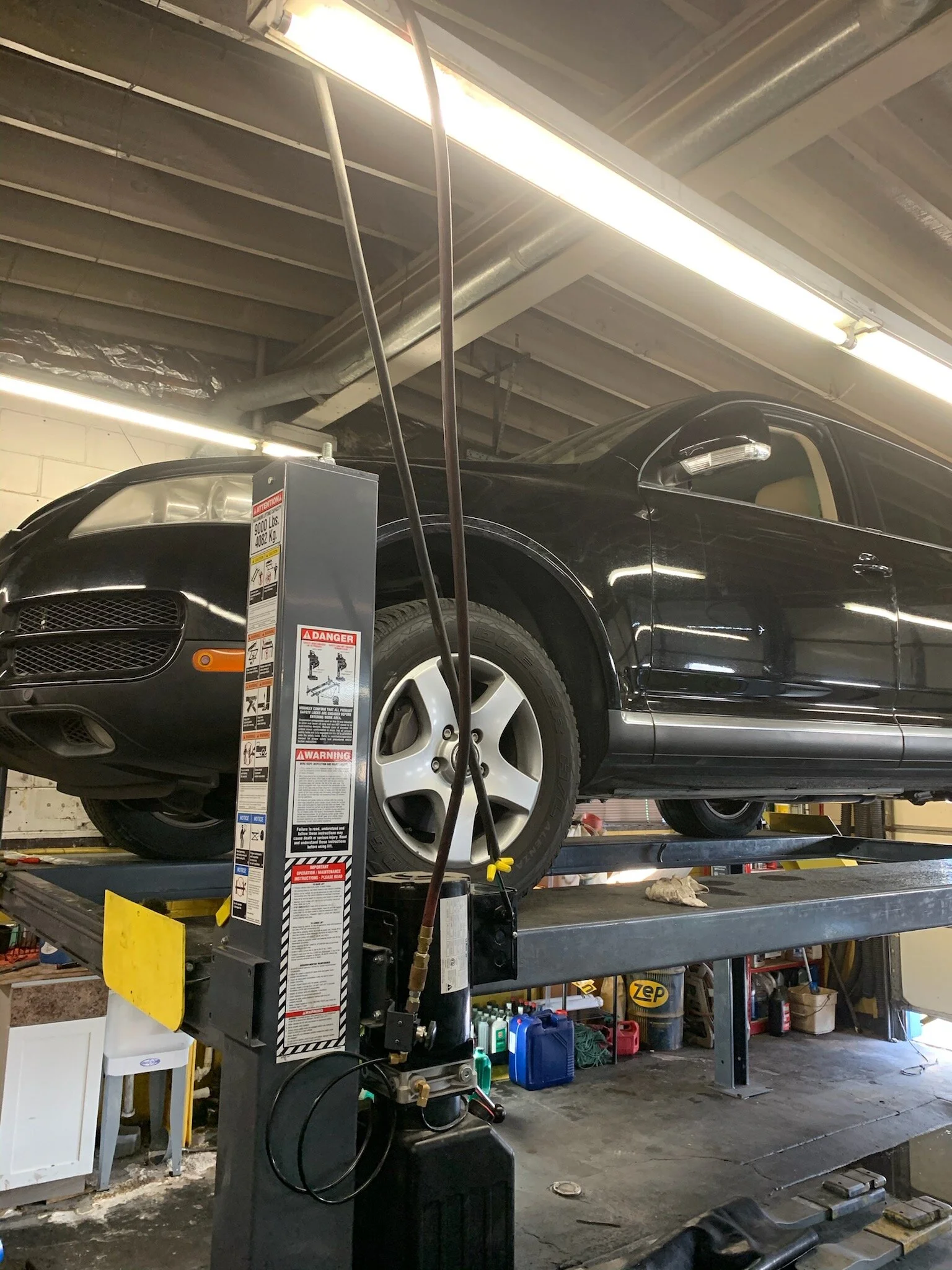 Black Volkswagen Touareg