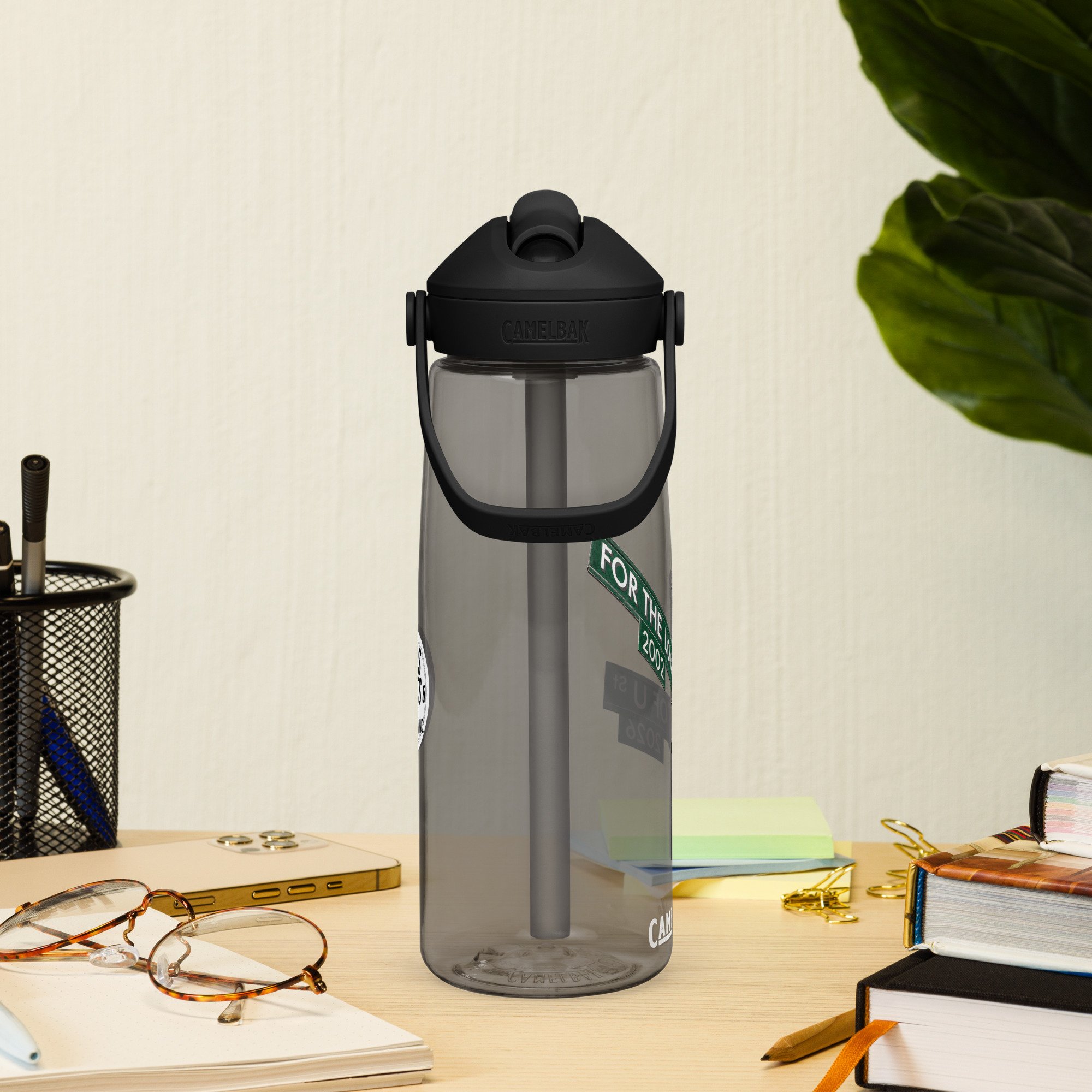 flip-straw-water-bottle-charcoal-right-6a31a41fbba93.jpg