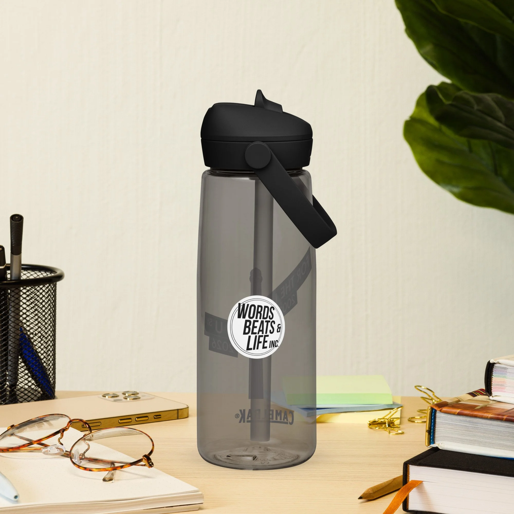 flip-straw-water-bottle-charcoal-back-6a31a41fbc9fb.jpg