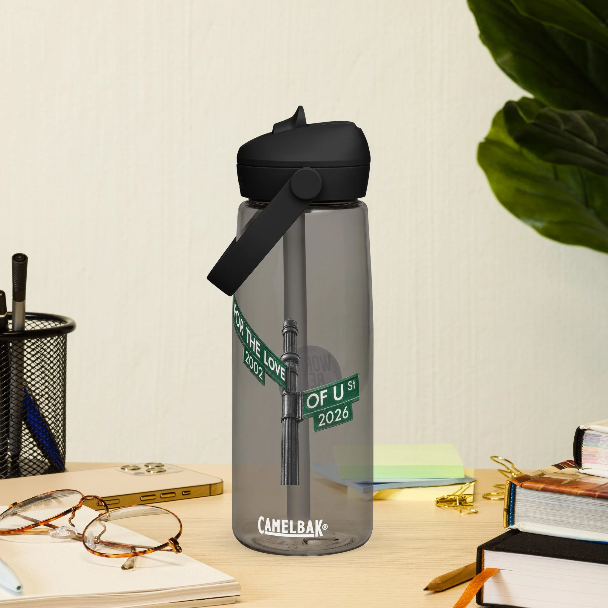 flip-straw-water-bottle-charcoal-front-6a31a41fbcb19.jpg