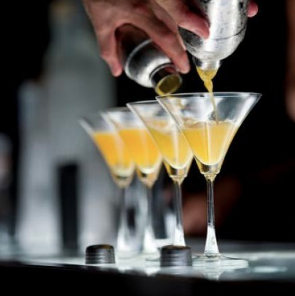cocktail pour.png