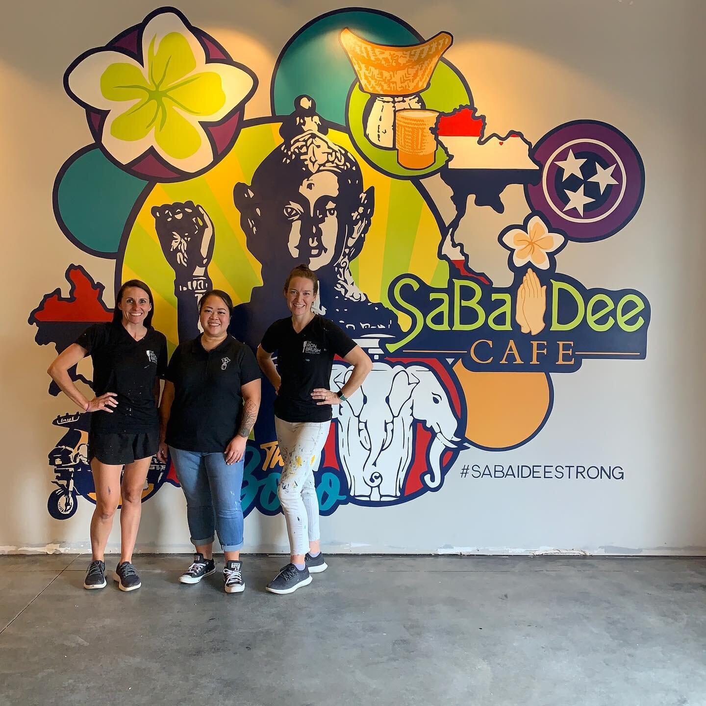 This mural was all about the details! We are delighted that we got to play a part in the renovations and redesign @sabaideeboro (And having amazing Thai food while we painted was a definite bonus!)
The design is a celebration of Thailand, Laos and M&