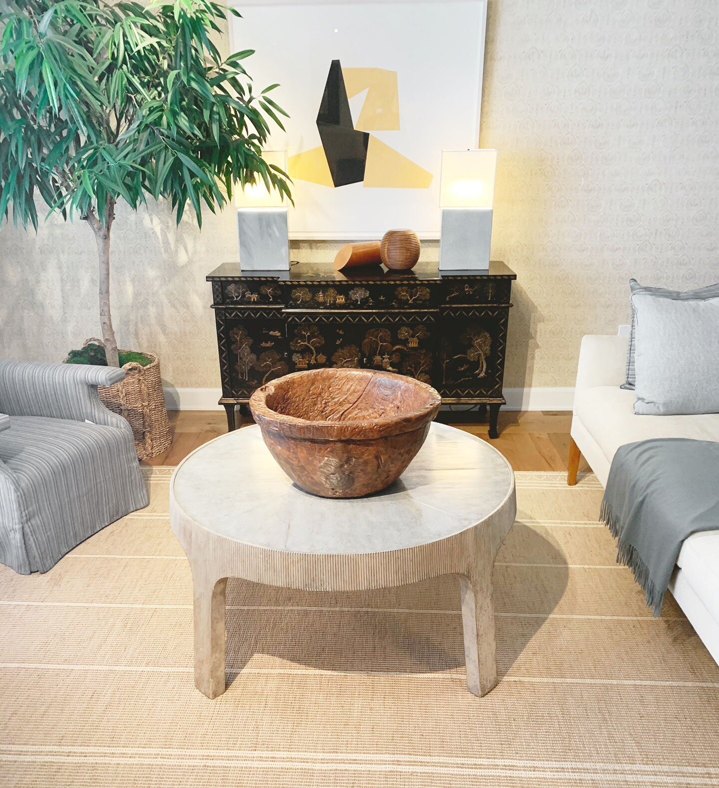 Rustic &amp; traditional pieces with some soft textures ⠀
.⠀
.⠀
.⠀
⠀
#vintage #renovation #designinspiration #kitchen #d #interiorinspo #love #modern #instahome #house #luxuryhomes #interiorinspiration #m #lifestyle #photography #homestyle #wood #lux