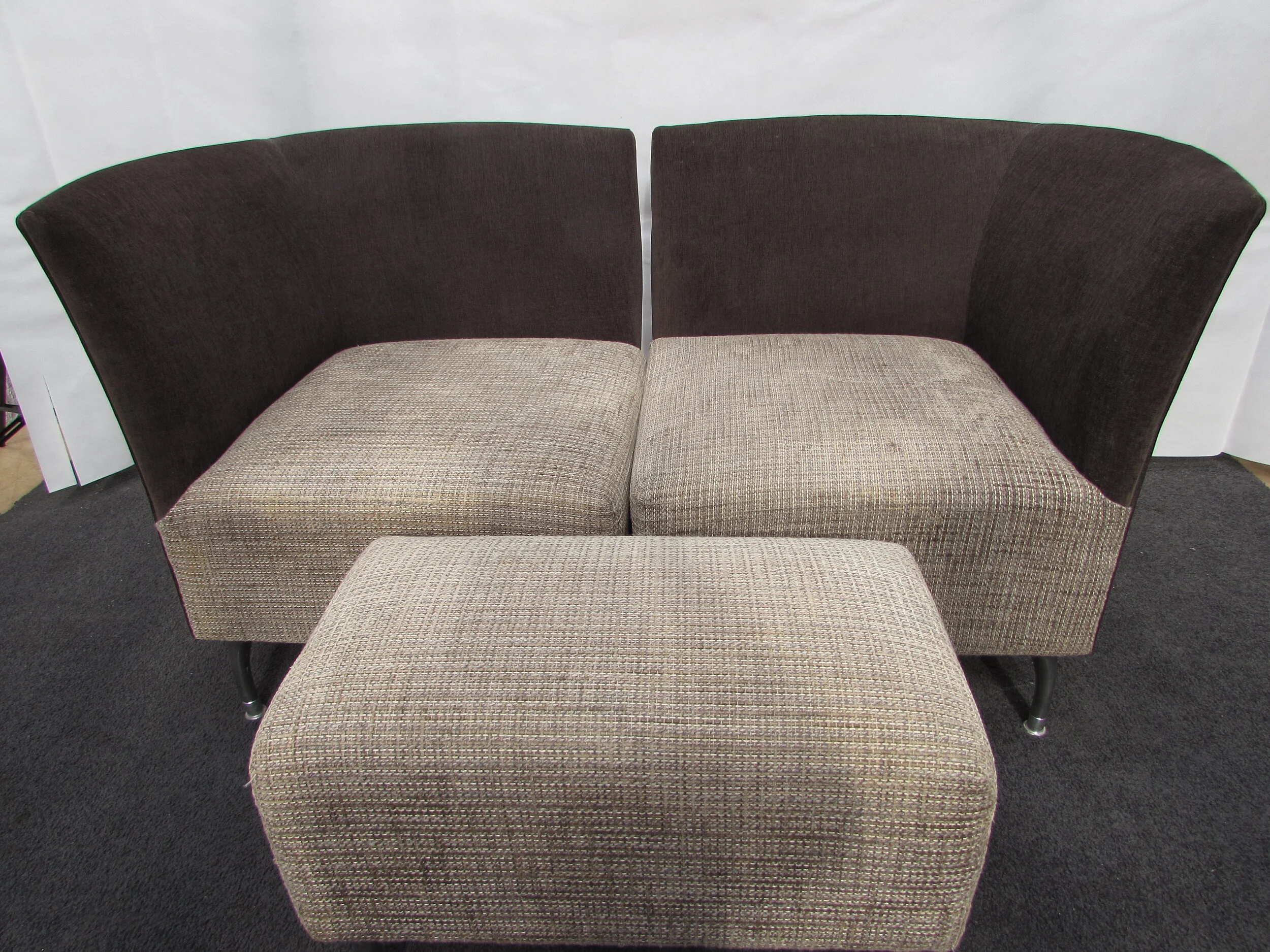 Single corner chair with stool