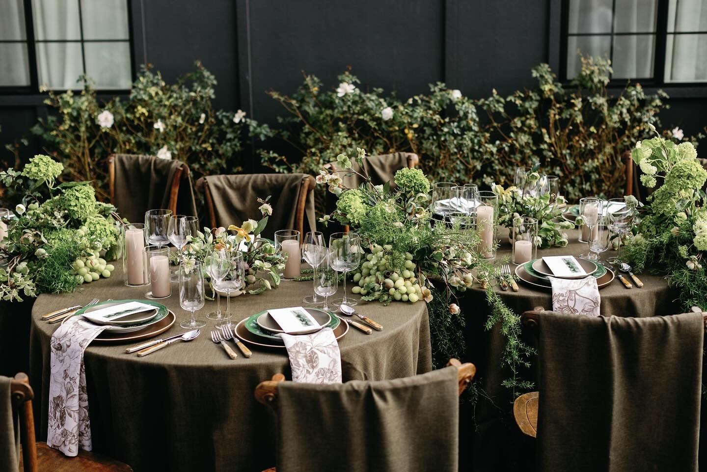 Earthy Vibes

Host: @makeprettyworkshop @mollymccauley_photo
Design Partner: @xokateevents
Video: @rickymeyerfilms
Floral: @rebelfloral
Paper Goods: @lookgoodonpaperco
Tabletop Rentals: @casadeperrin
Linens: @luxe_linen
Rental Furniture: @allabouteve