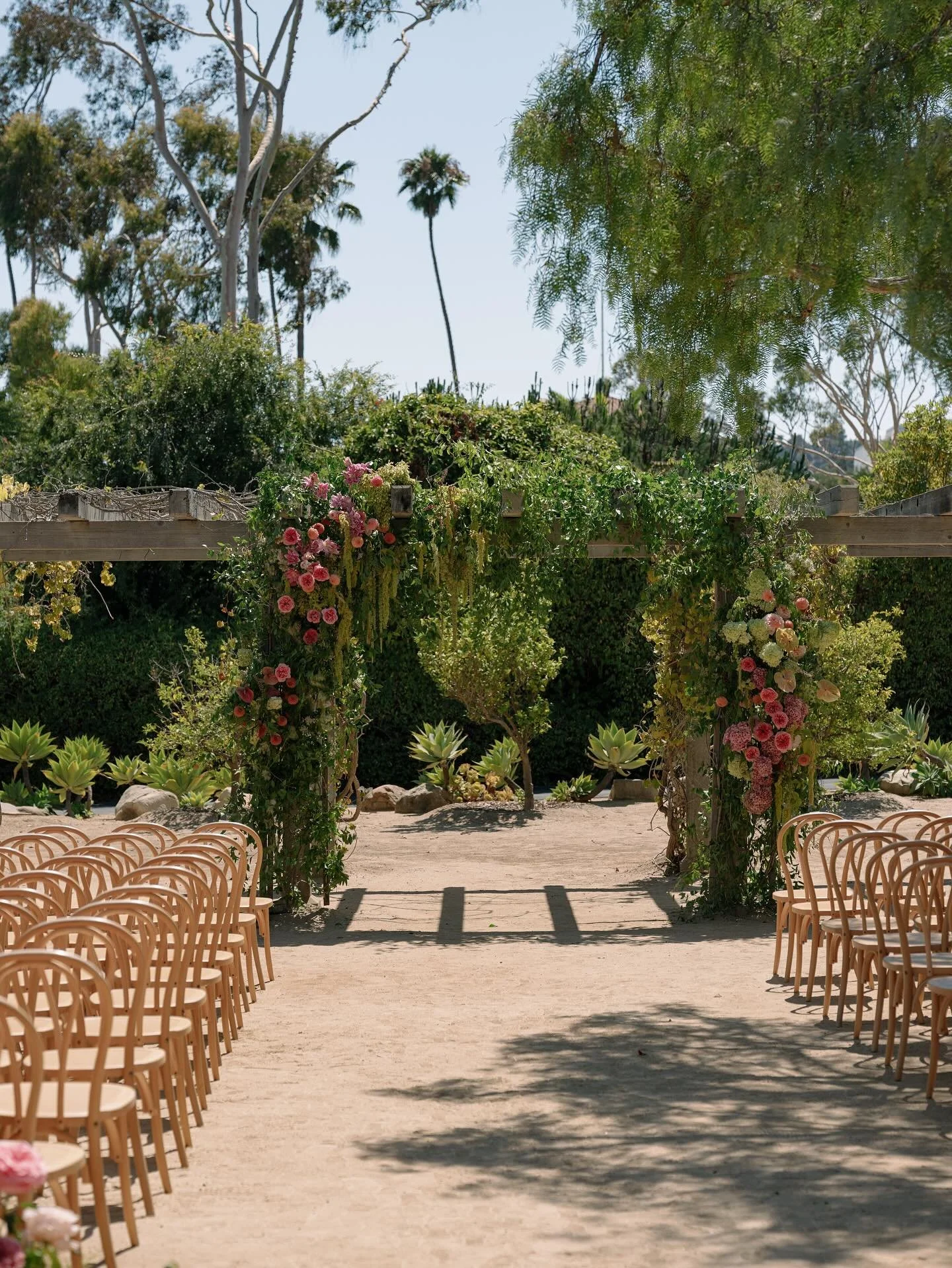A close up of Siena and Neil's day. 

@zachanddune 
@eager.events 
@sbhistoricalmuseum 
@bellavistadesigns