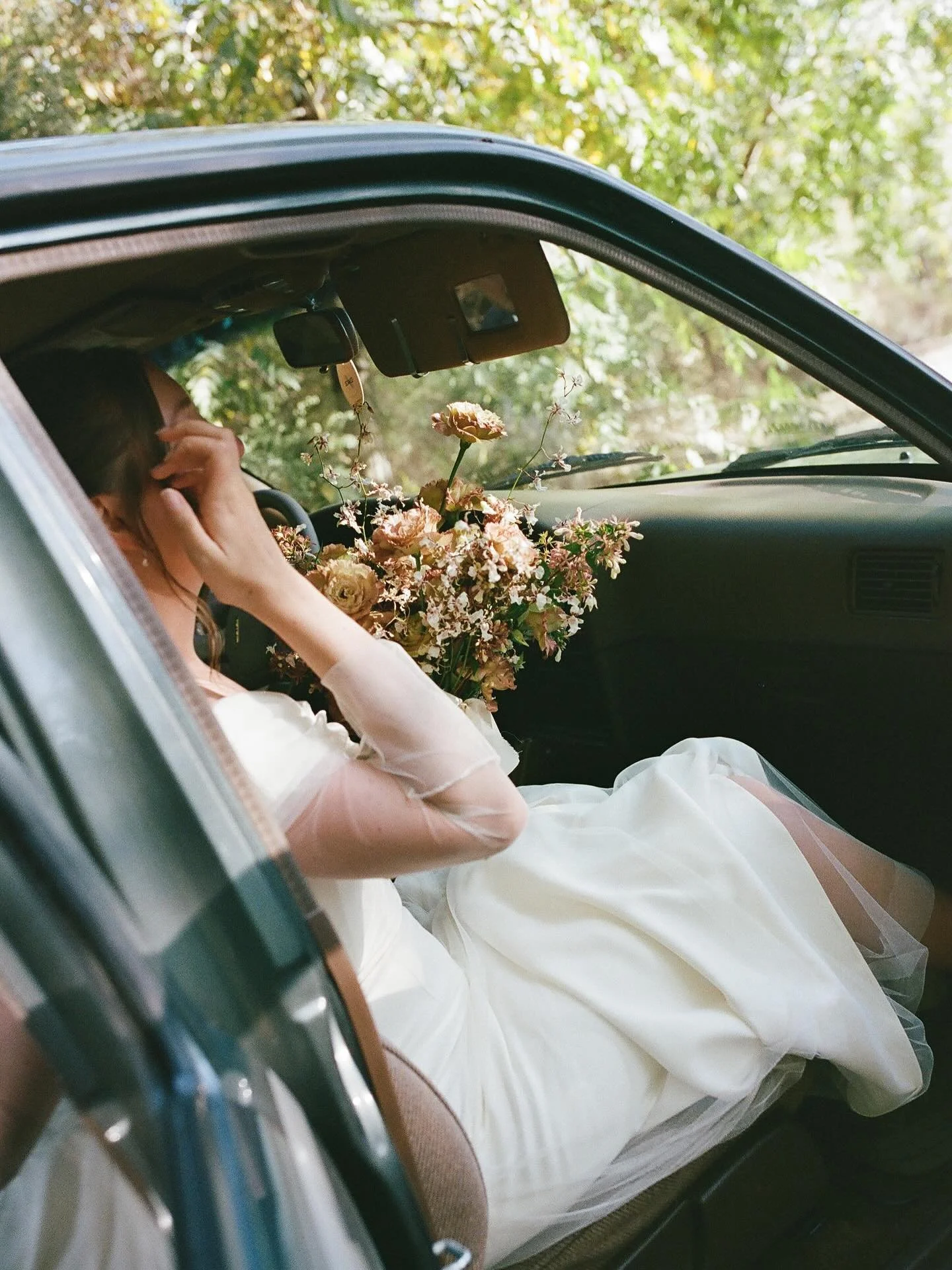 Little moments with Hannah and her bouquet. 

It was hard to pick a favorite, so I decided to make a compilation of them. 

Bouquet was made using oncidium orchids, lisianthus, and local abelia. 

Photos by @heatherlynnphoto_ 
BTS footage @brookestup