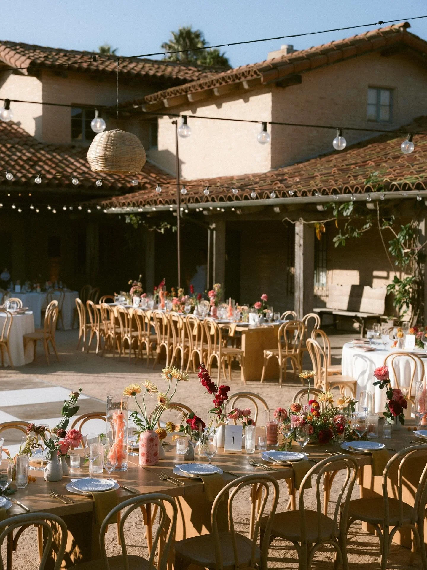 Timeless, romantic, and full of bold bright colors? This miiiiight be one of my specialties. I love pushing the limits with color while still creating an atmosphere that is classic and elegant. Hot pinks, oranges, fuchsias, and yellows were all prese