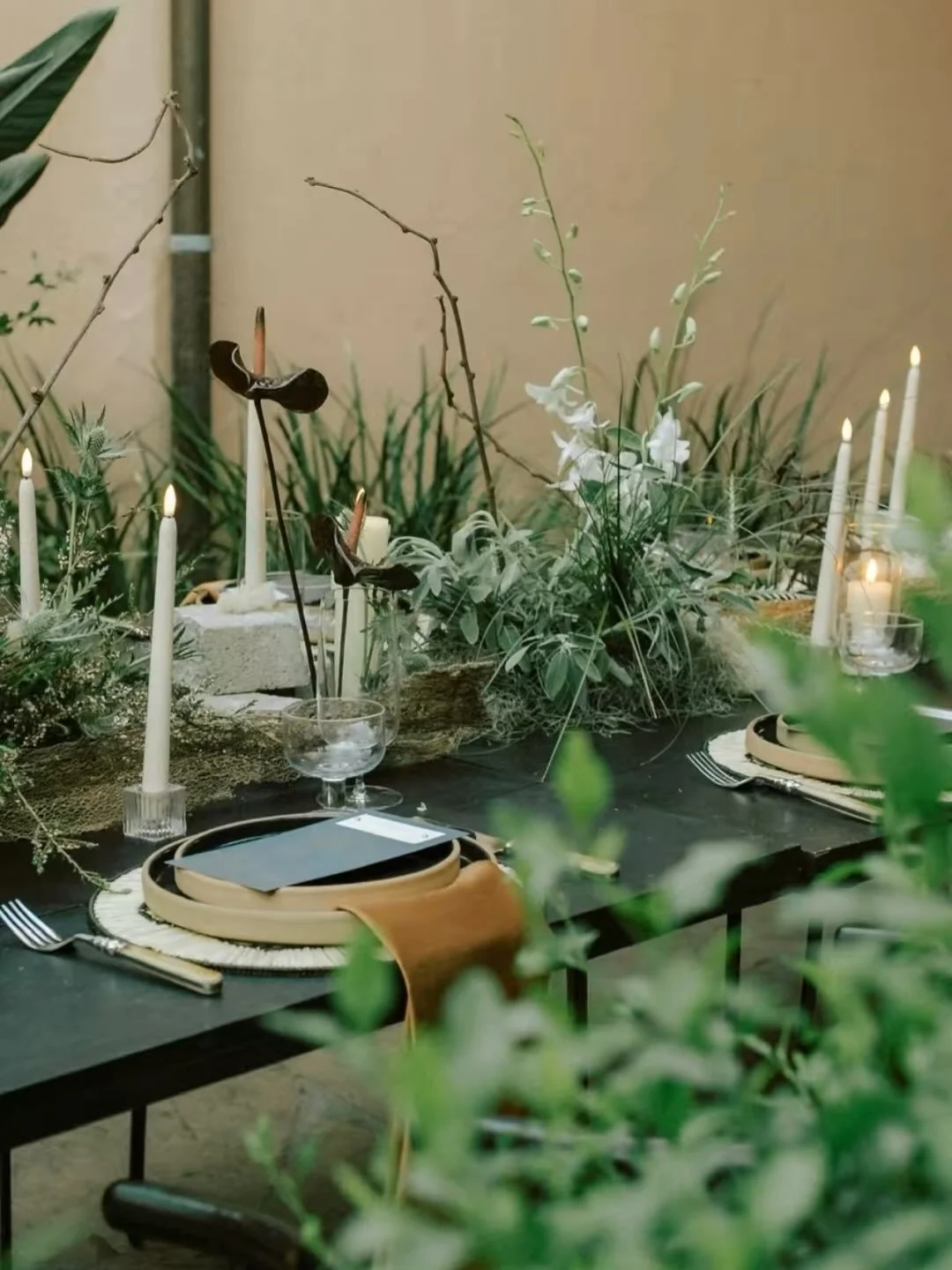 You want vibes?

@xokateevents 
@whitneydarling 
@casadeperrin 

#santabarbarawedding #texture #tablescape #losangeleswedding #tablesettings