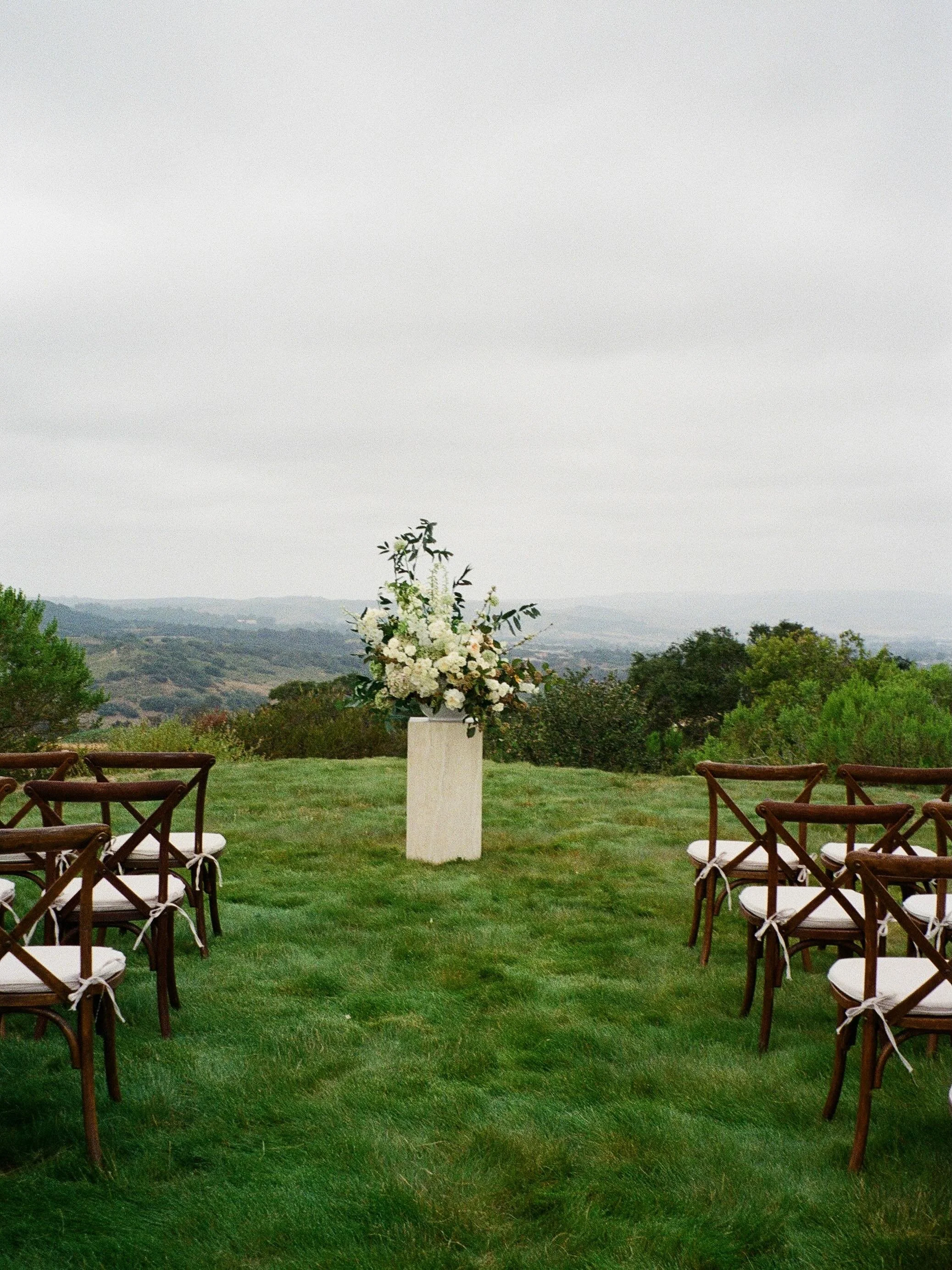 Took the film camera up to this dreamy ceremony set up in the clouds. 

#film #floralprint #ceremonyflowers #marble #aesthetic