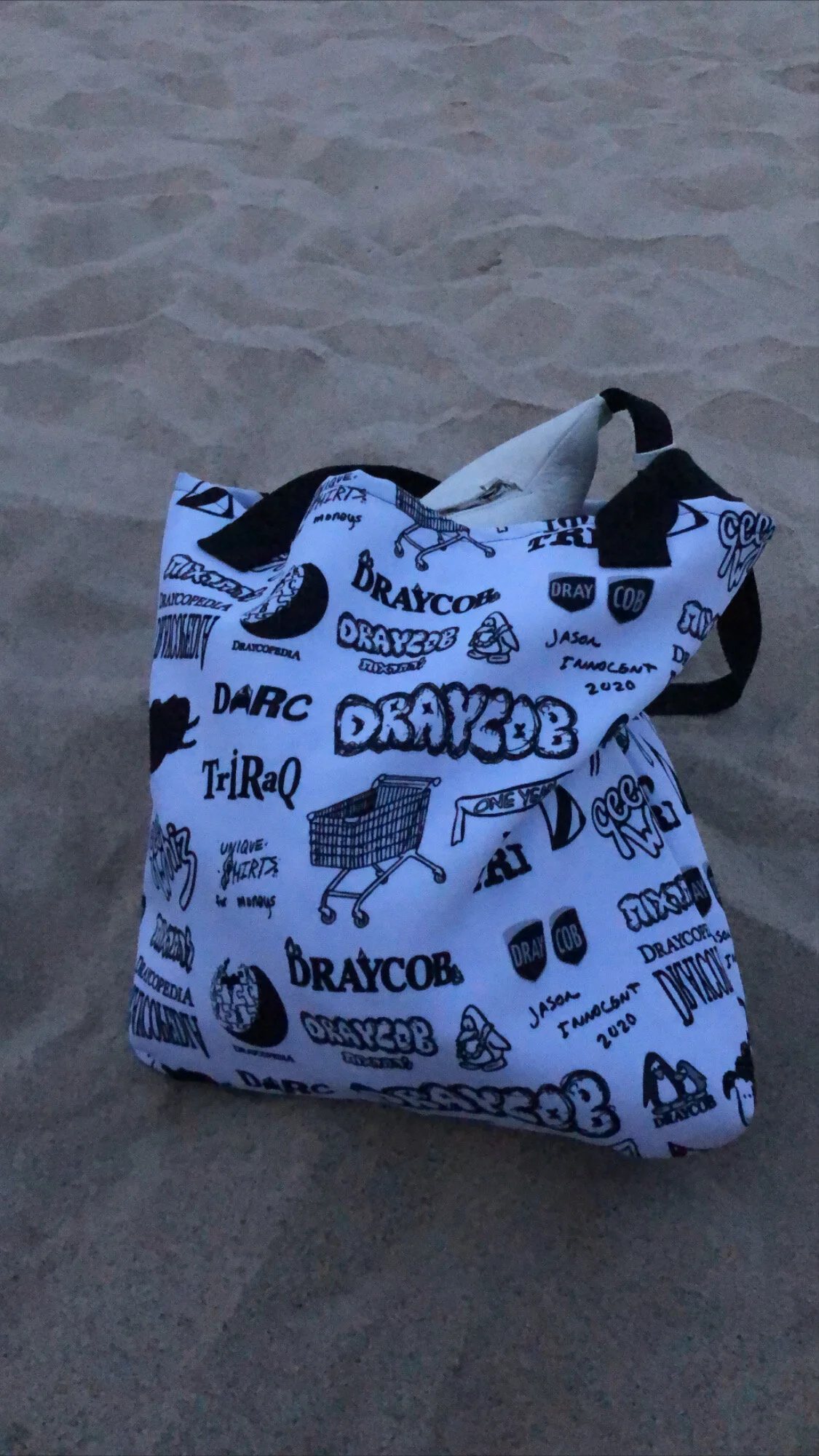 tote_on_beach.jpeg