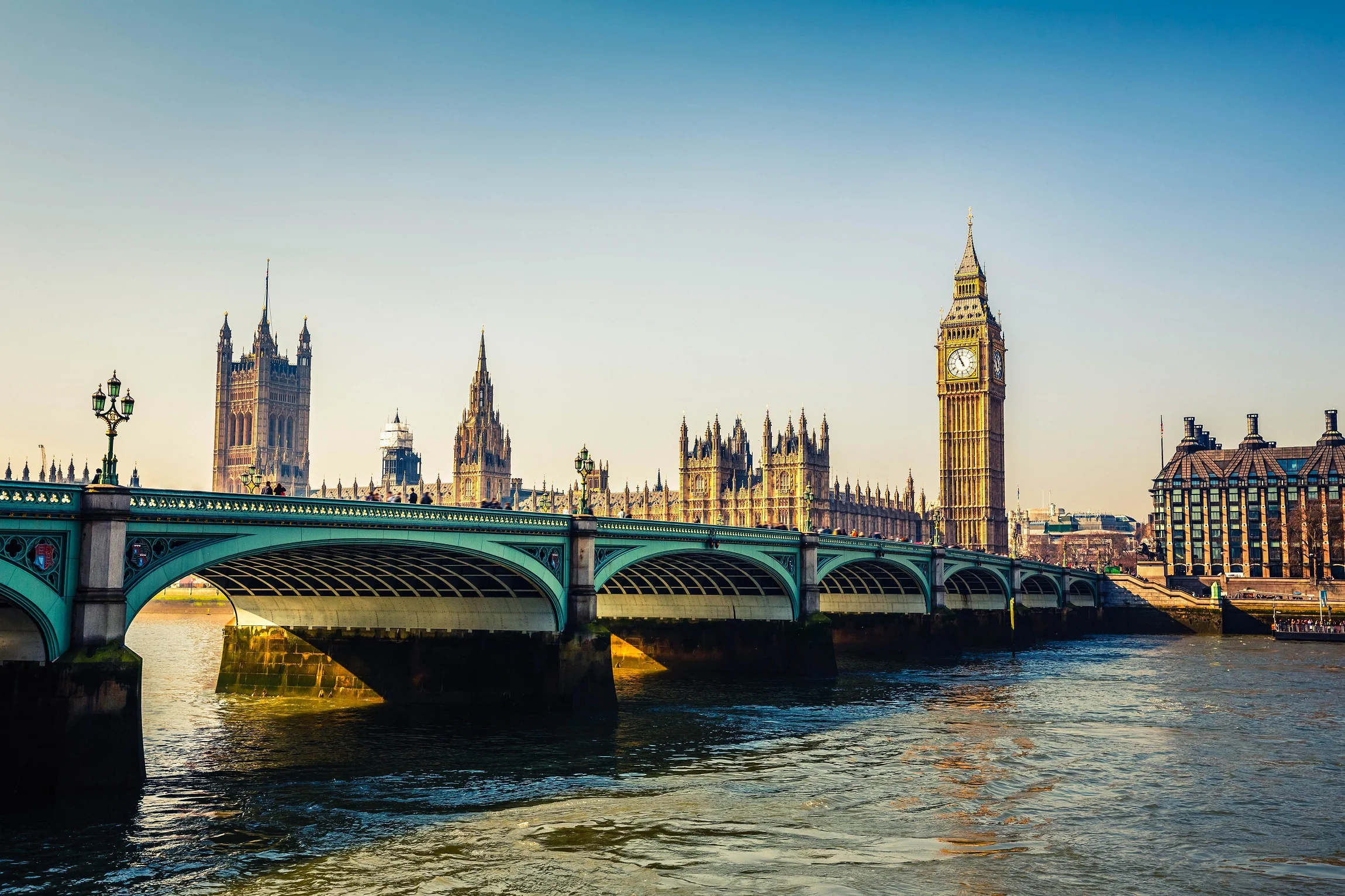 Big-Ben-und-Häuser-des-Parlaments-London-iStock-538409027-2.jpg