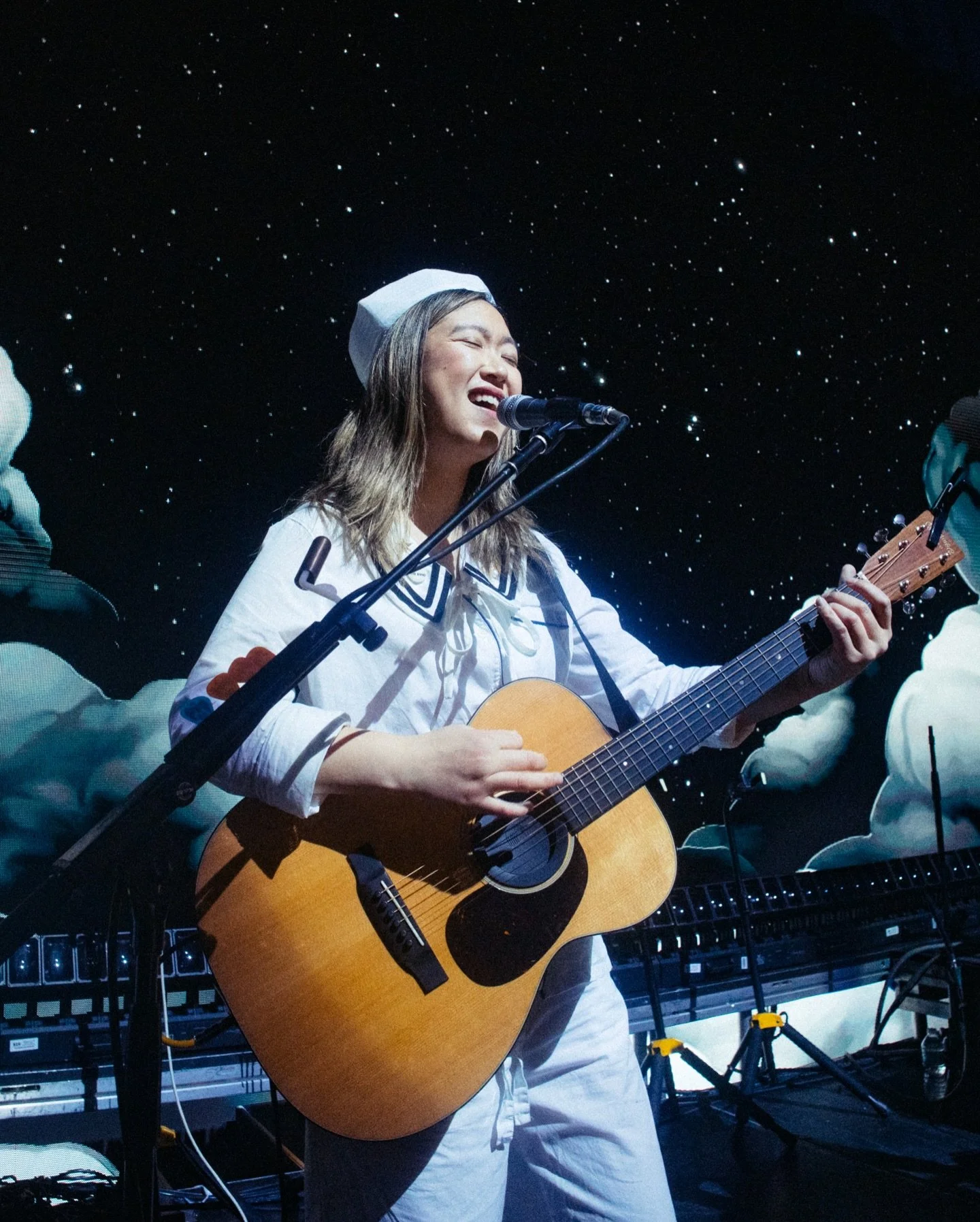 first leg of tour wrapped and i&rsquo;m already excited for euro summer 𝜗𝜚˚⋆ ꩜｡ ⚓︎