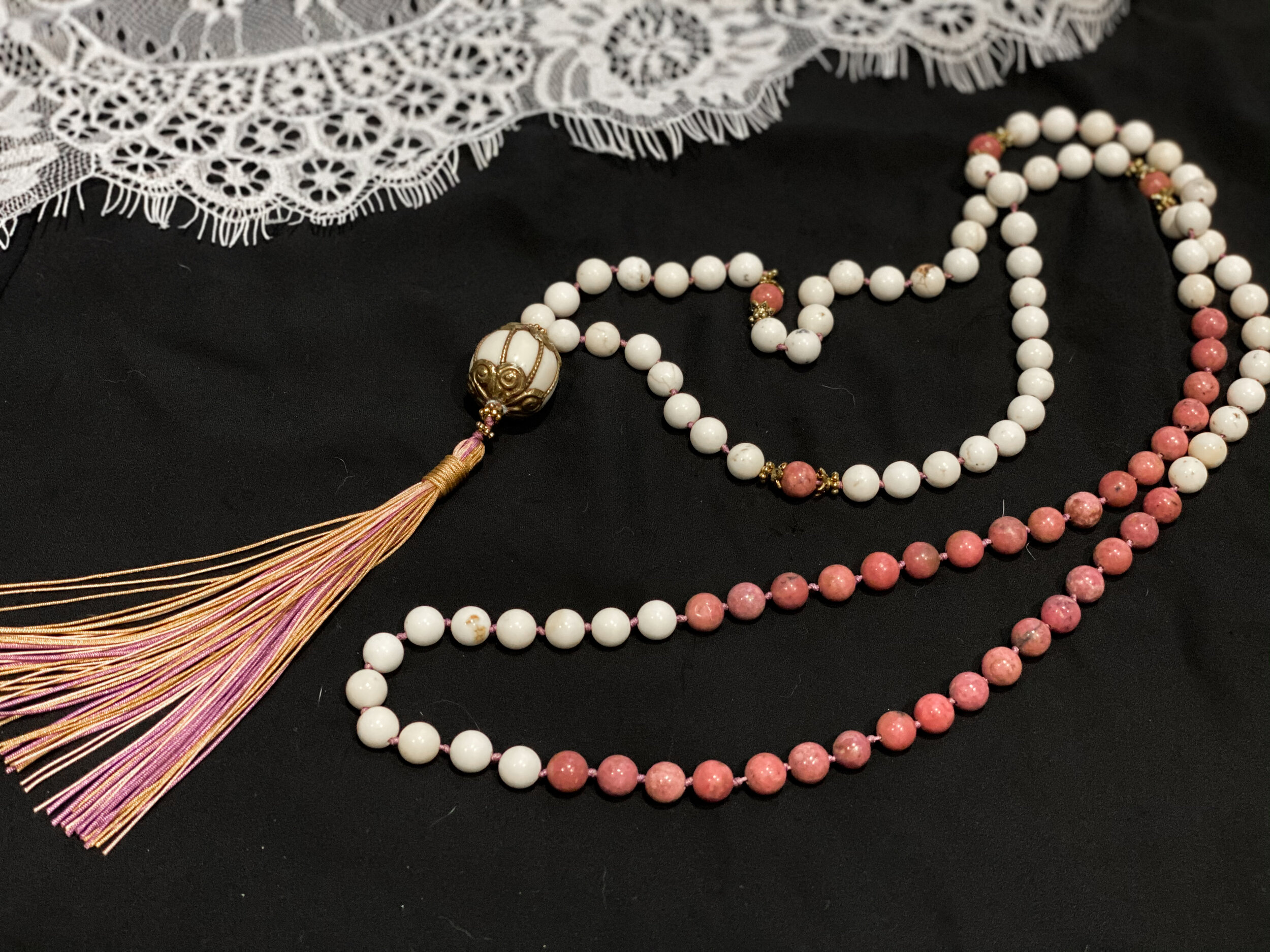 Rhodonite and Magnesite Mala
