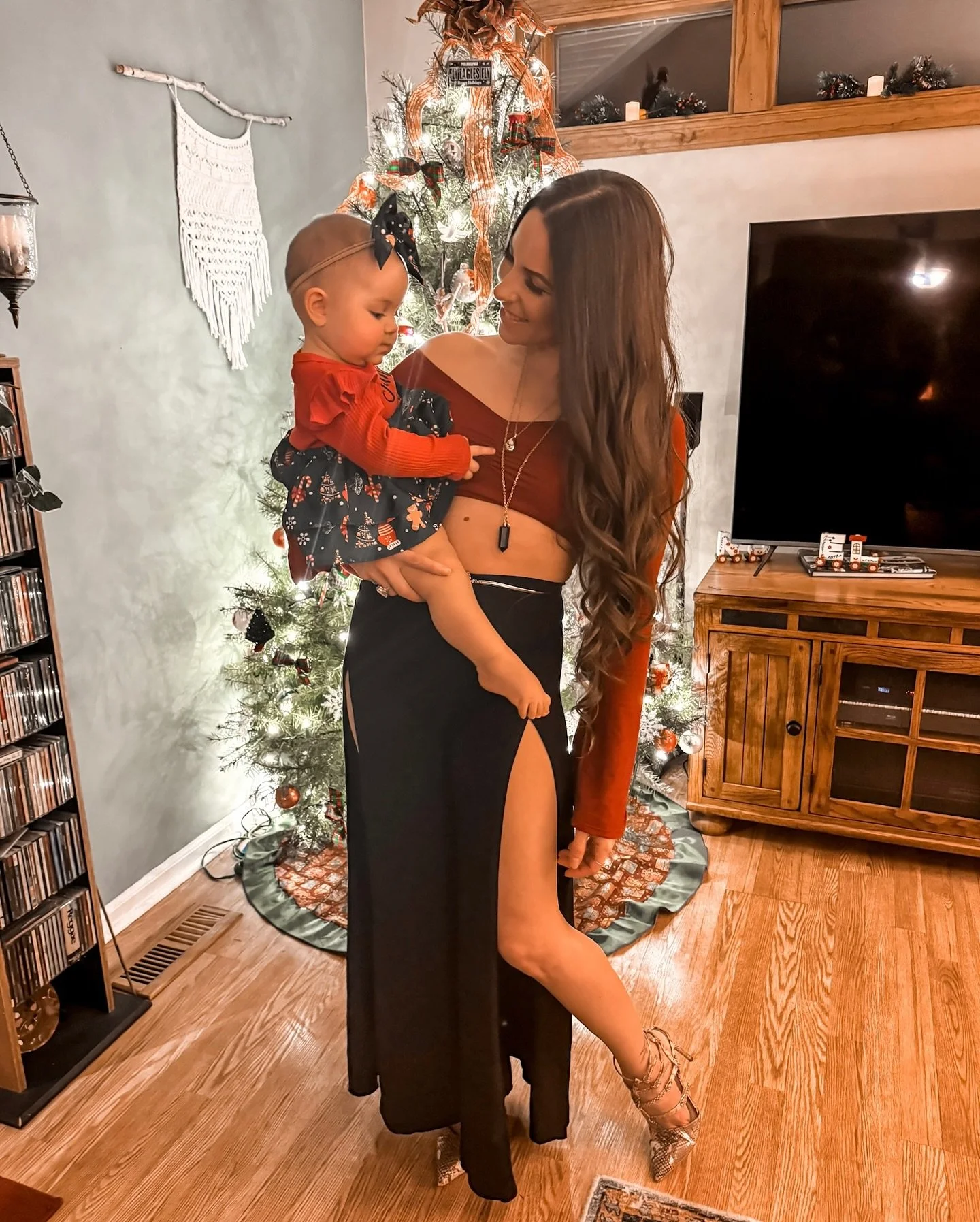 My first Christmas without Kai, and my first as an Auntie 🥹 HOW INSANELY CUTE IS SHE?!

What&rsquo;s really special about these two &lsquo;firsts&rsquo; and these photos &mdash; Zoey spent the entire time playing with my necklaces&hellip;

Kai&rsquo