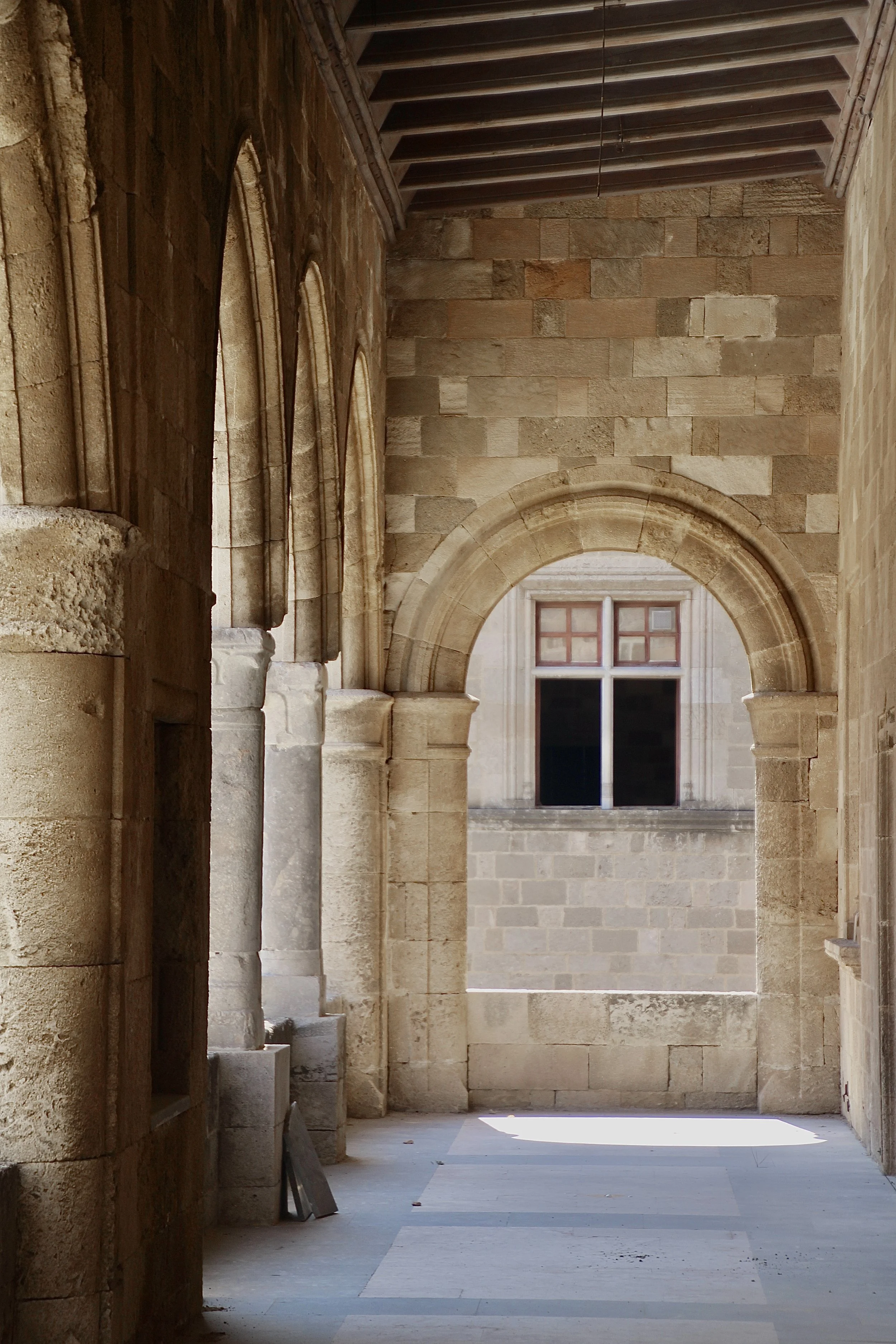 Kamáres - Arches.JPG