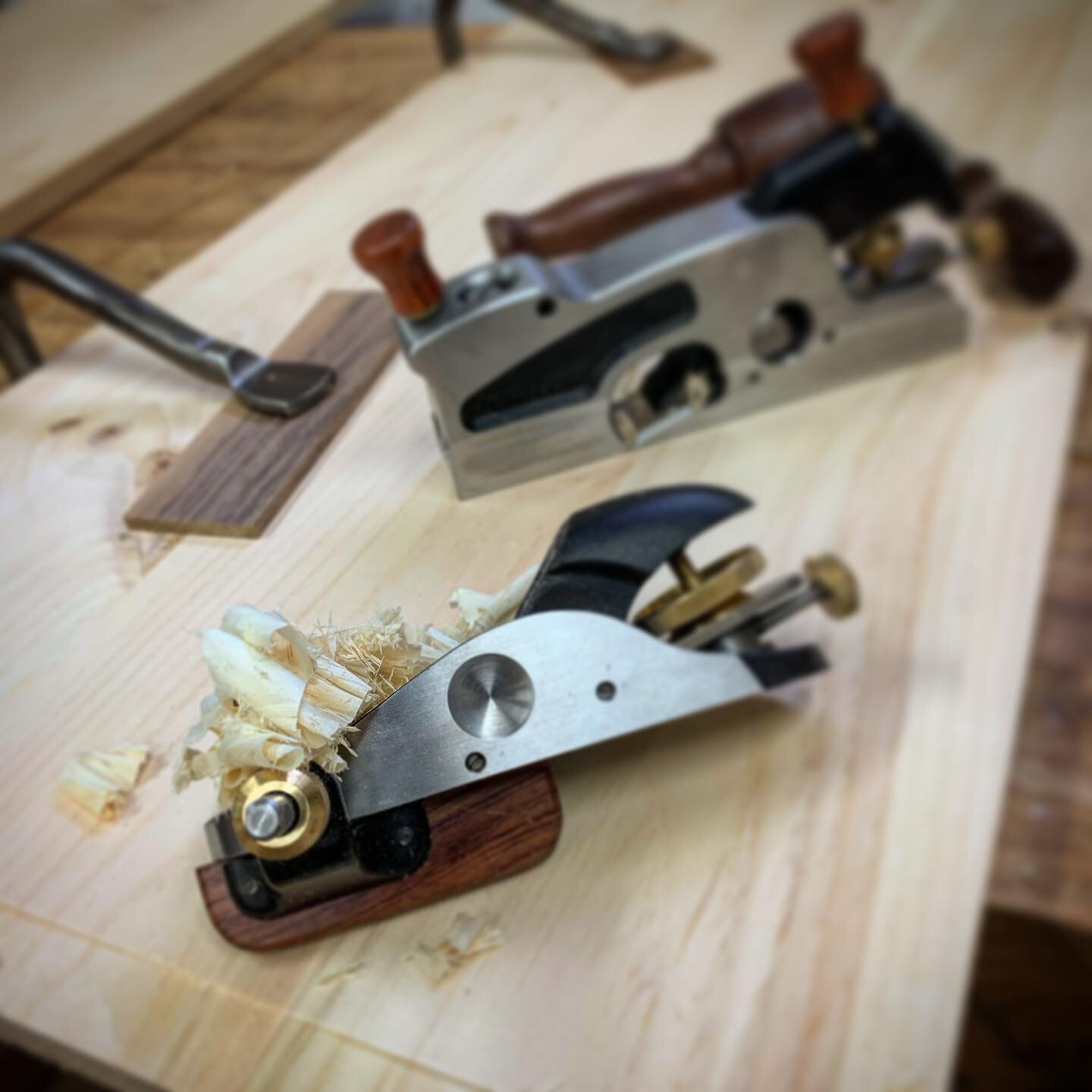 Cutting some rabbets for a pine blanket chest. Amazing how quick it can happen when you have the right tools. #yeg #yegmaker #woodworking #yegwoodworking #pine #handmade #handtools @veritastools @leevalleytools #blanket #theyegmakers