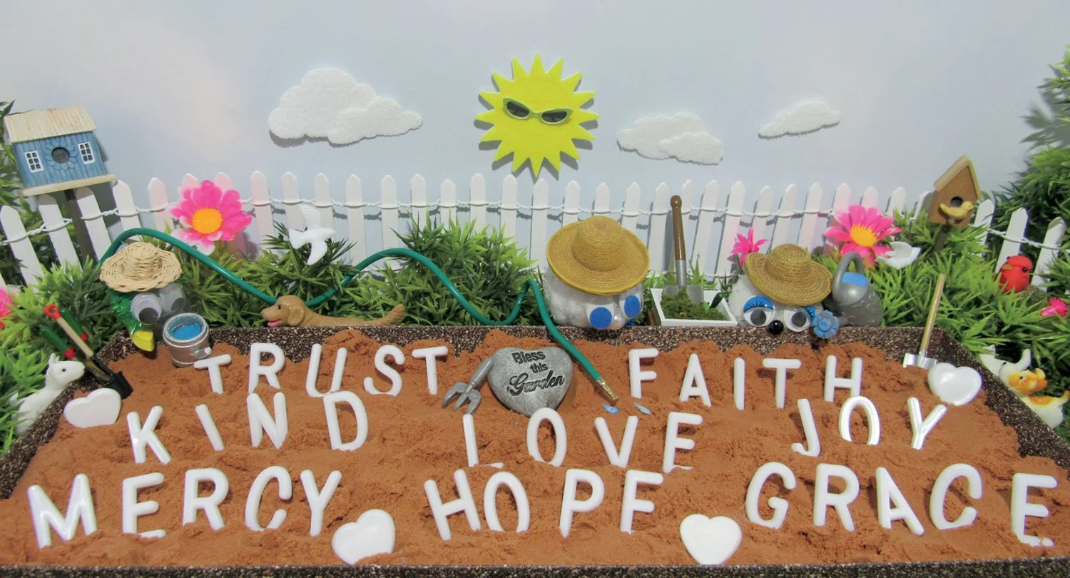 plant palm in pot Areca Palm Dypsis lutescens 2 Gal. / Black / No Pot