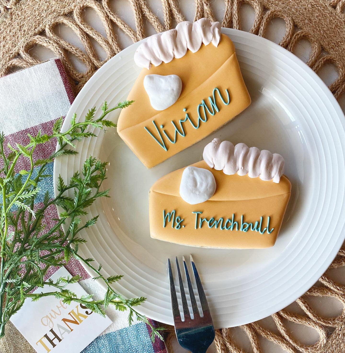 Pumpkin pie with a cookie twist! Thanksgiving Preorder is now open for local pickup only. Cookie may be personalized for that special teacher, family member or friend. They make great seating place holders too! www.ericascookieco.com
&bull;
Cutter: @