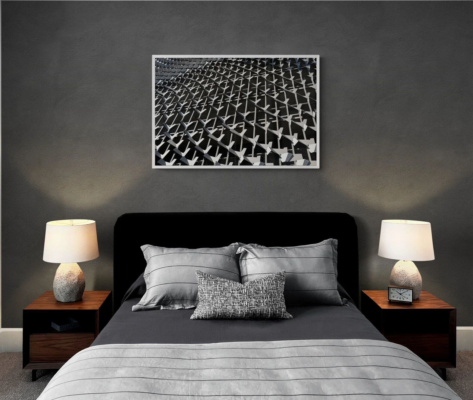 Comfy_bedroom_with_side_tables_and_lamps.jpg