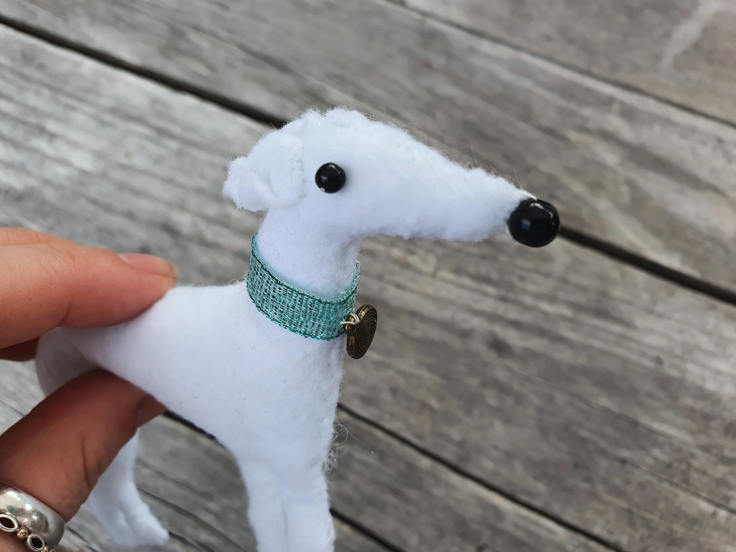 #1 White Felt Hound